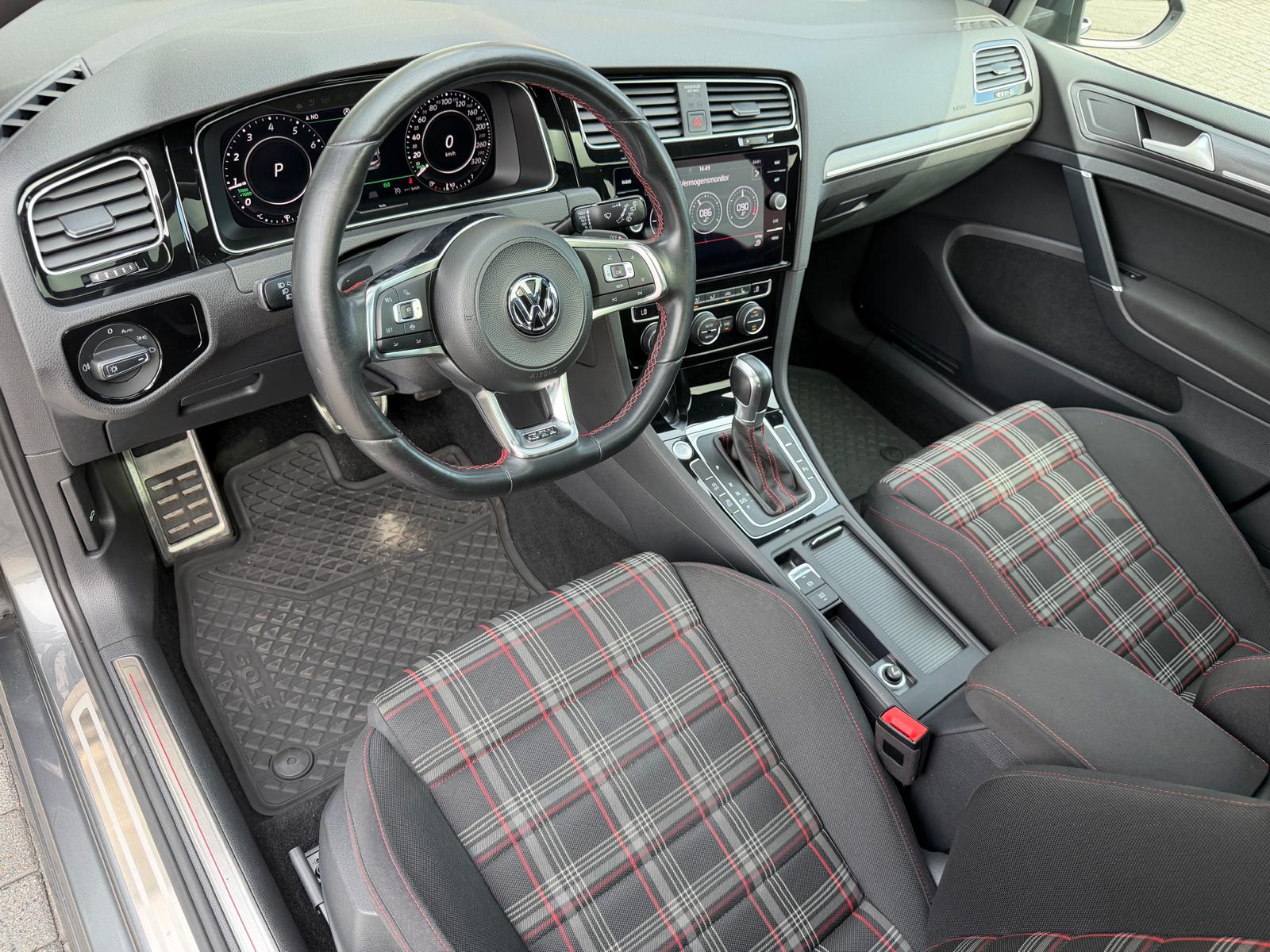 Volkswagen Golf 2.0 TSI GTI Performance | 3/6/12MND GARANTIE | PANO | LED | ACC | TREKHAAK | NAVI | STOELVERW. |