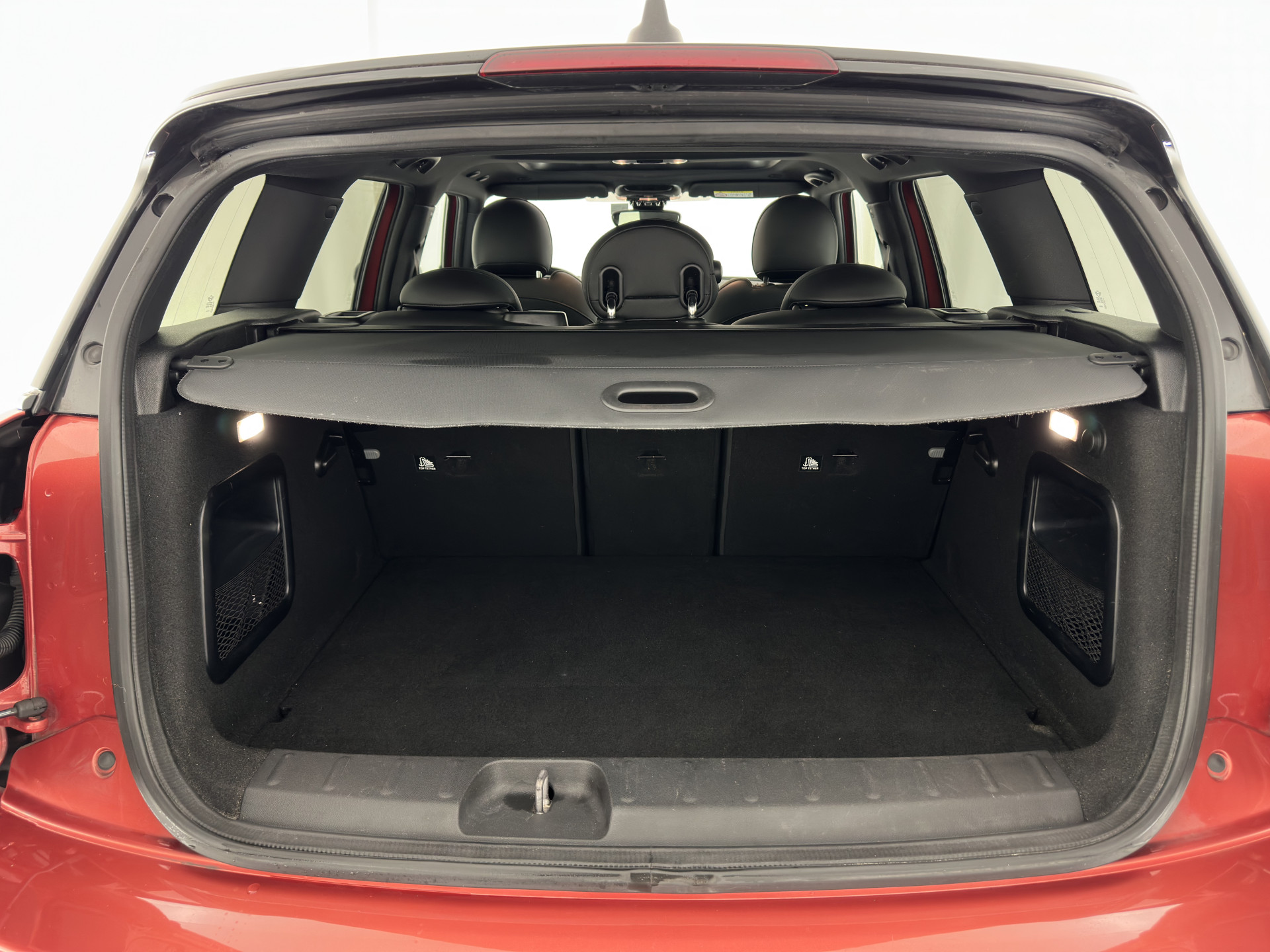 MINI Mini Clubman 2.0 Cooper S ALL4  Premier Plus JCW (INCL-BTW) Aut * PANO | LEATHER | FULL-LED | HEATED-SPORTSEATS | DIGI-COCKPIT | AMBIENT-LIGHT | PRIVACY-GLASS | HEAD-UP | PDC | CAMERA | DAB  | KEYLESS | TOWBAR | 18"ALU*