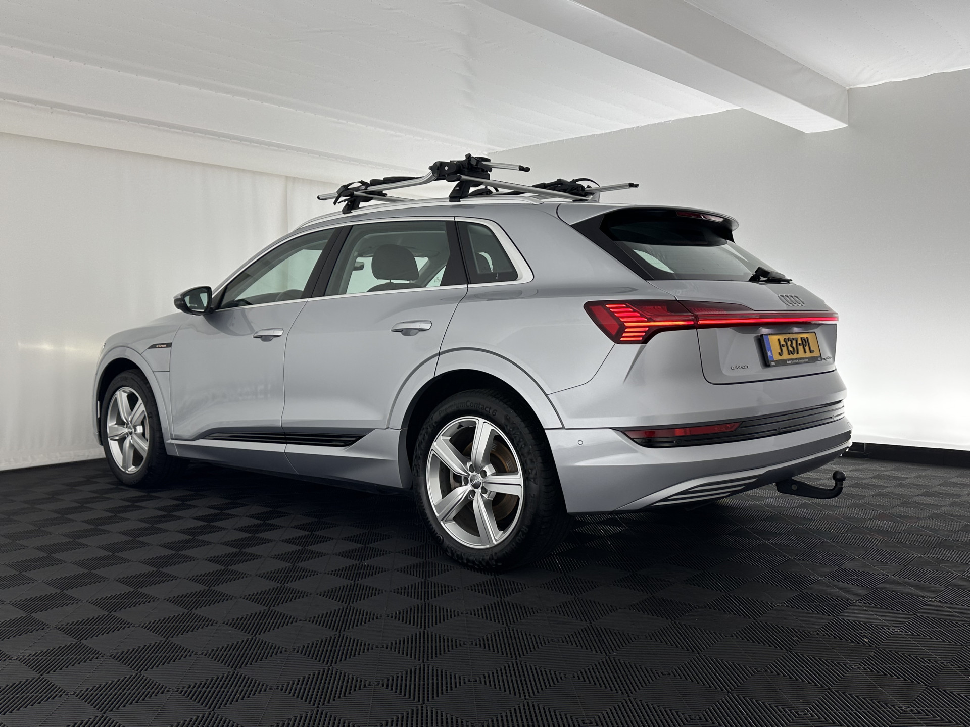 Audi e-tron 50 quattro Business edition 71 kWh [ 3-Fase-11kW ] {SOH-99%} (INCL-BTW) Aut. *HEATPUMP | FULL-LED | DIGI-COCKPIT | NAVI-FULLMAP | MEMORY-PACK |  COMFORTSEATS | KEYLESS | AUDI-SOUND | SHIFTPADDLES | DAB+ | ECC | DRIVE-SELECT | PDC | CRUISE | TO