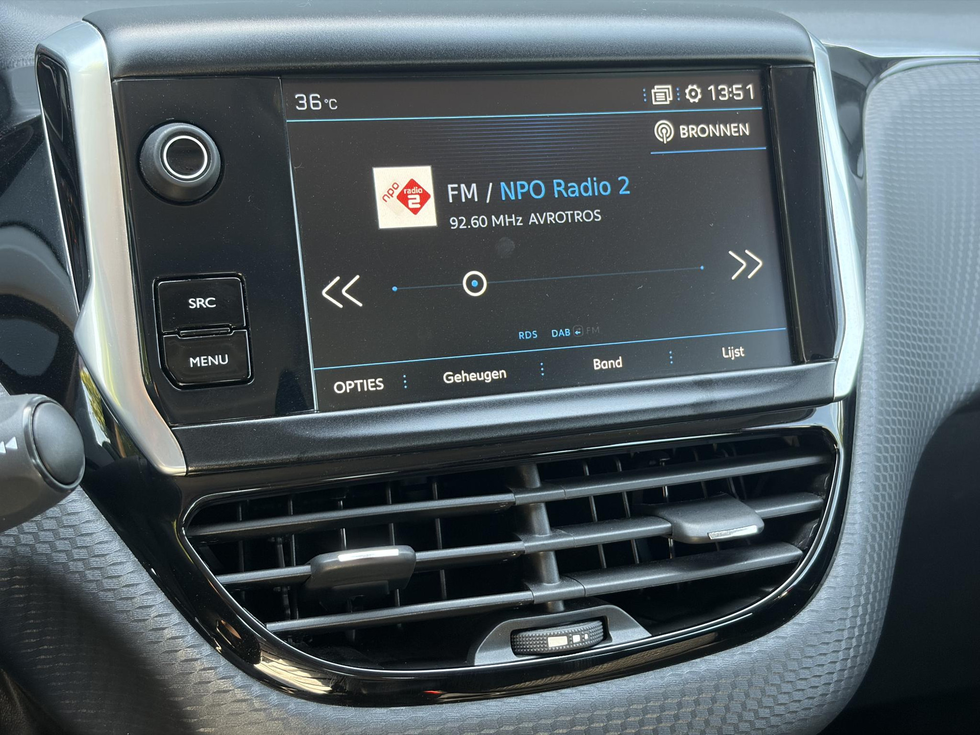 Peugeot 208 1.2 PureTech Allure 1e Eigenaar,D-riem vv in 2023,Afn.Trekhaak,Dealer Onderhouden,Carplay,Navi,Clima,Cruise,Lm velgen,110pk,N.A.P,Pdc,Apk tot 07-2027