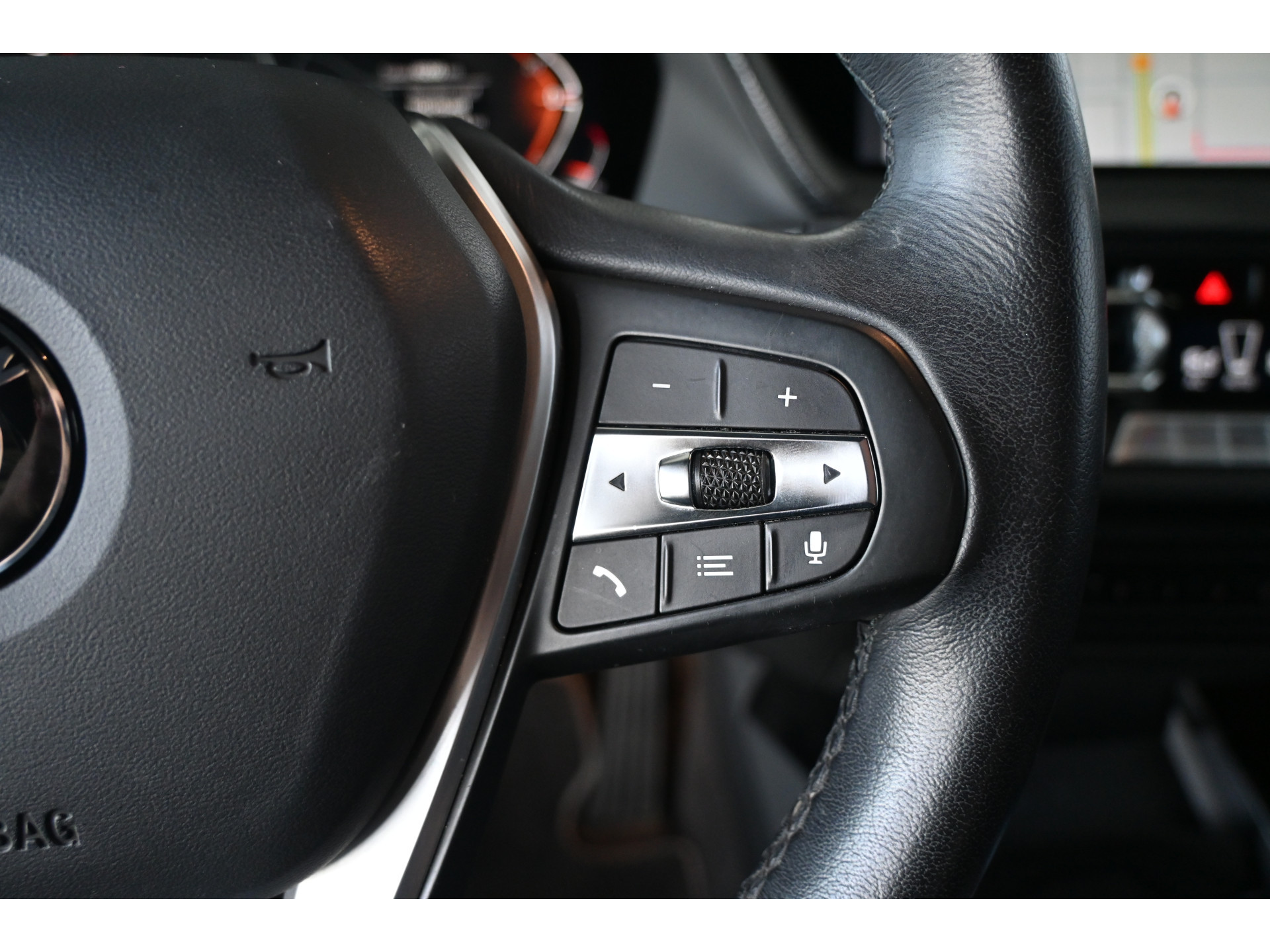 BMW 1-serie 118i High Executive Automaat Clima Virtual Cockpit LED Stoelverwarming CarPlay 100% Onderhouden! Inruil mogelijk!