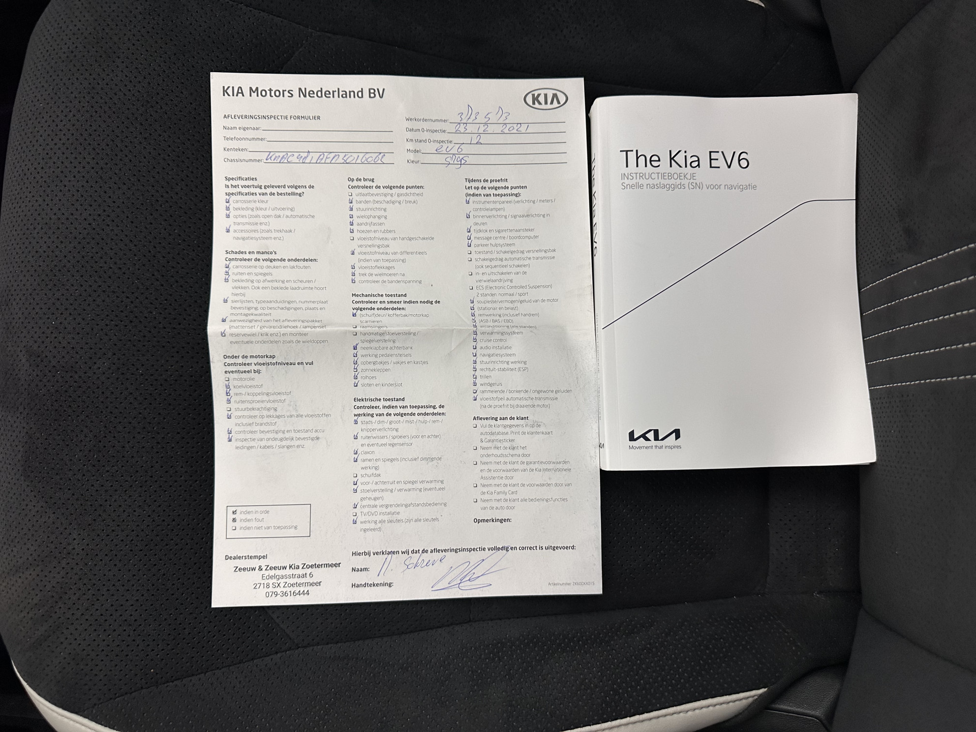 Kia EV6 GT-Line 77.4 kWh (INCL-BTW) *AUT | PANO | HEAD-UP | LEATHER-ALCANTARA | ADAPTIVE-CRUISE | DIGI-COCKPIT | MERIDIAN-AUDIO | MEMORY-PACK | FULL-LED | KEYLESS | TOP-VIEW | DAB | BLIND-SPOT | NAVI-FULLMAP | PRIVAC