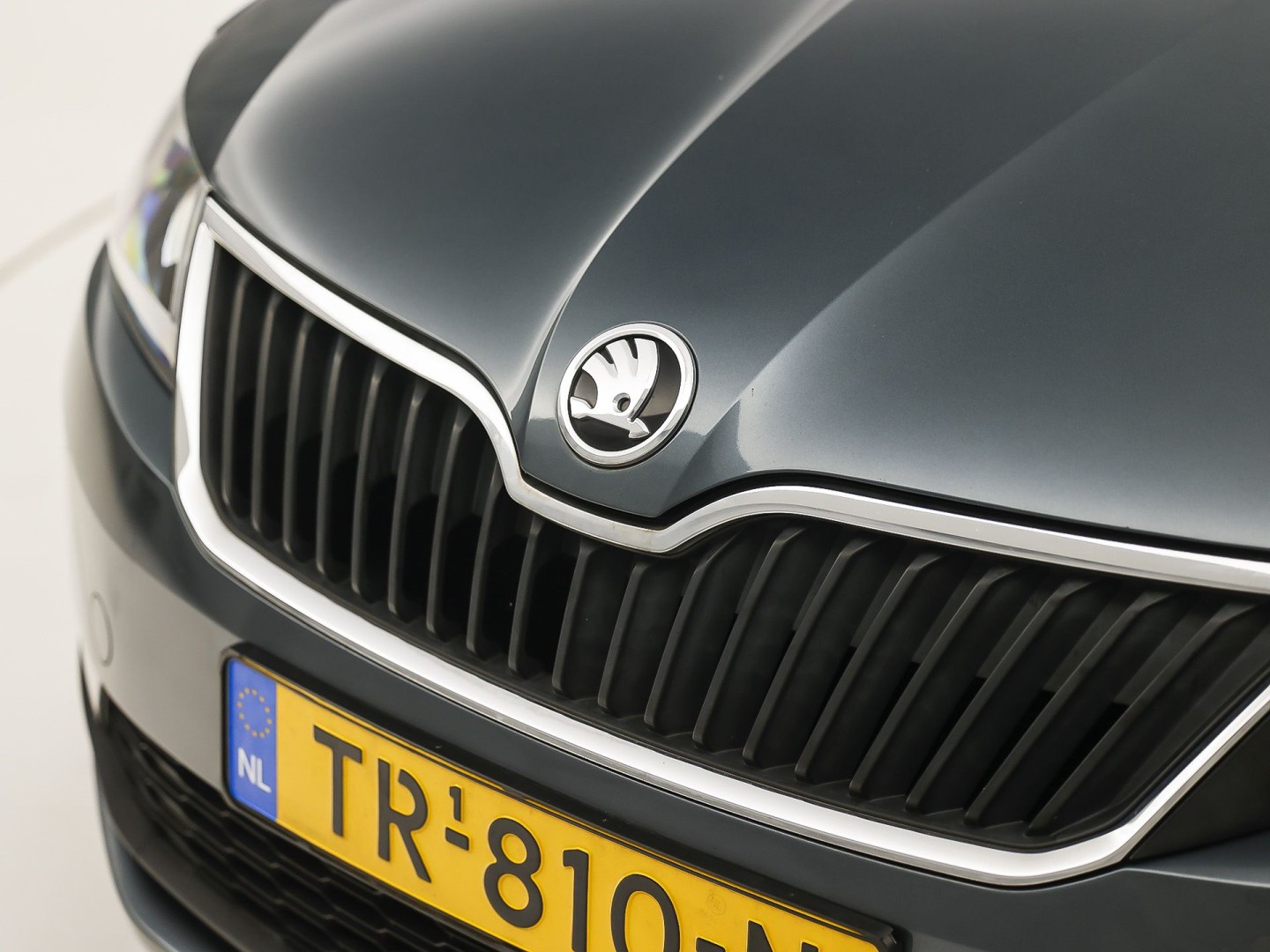 Škoda Rapid Spaceback 1.0 TSI Sport Automaat (PANORAMADAK, NAVIGATIE, CLIMATE, STOELVERWARMING, SPORTSTOELEN, GETINT GLAS, CRUISE, PARKEERSENSOREN, NIEUWSTAAT)