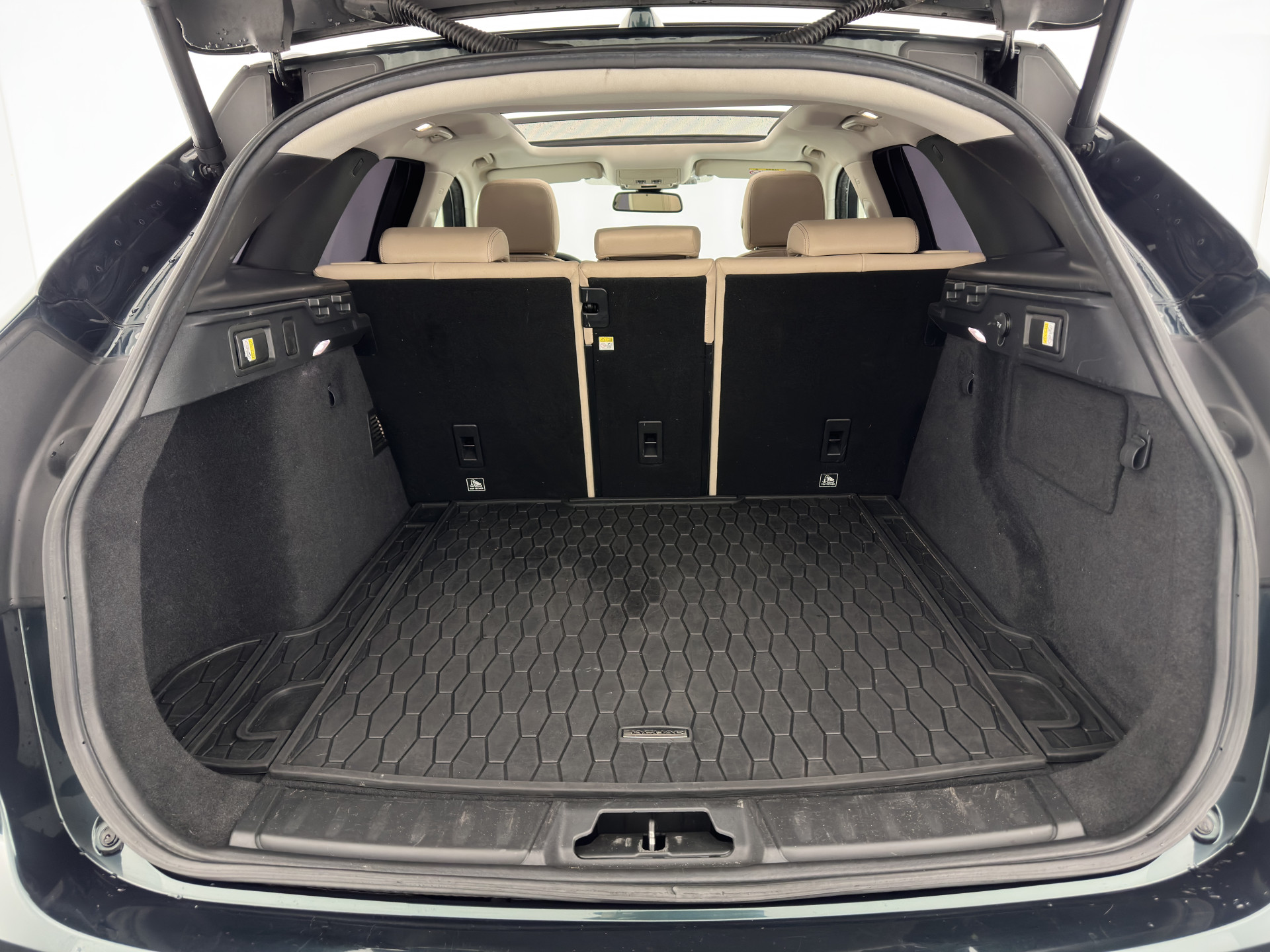 Jaguar F-PACE 2.0 Portfolio AWD 20d Aut. *PANO | DIGI-COCKPIT | XENON | LEATHER | KEYLESS | MERIDIAN-SOUND | NAVI-FULLMAP | ECC | PDC | CRUISE | 19''ALU*