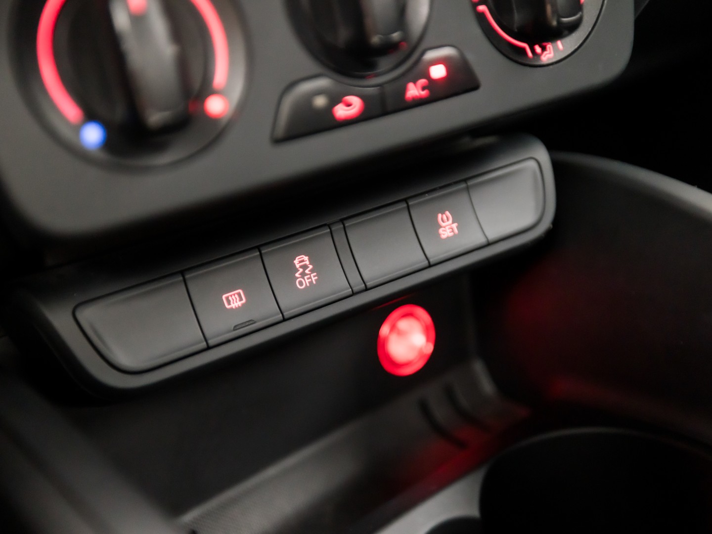Audi A1 Sportback 1.2 TFSI S-Line Sport (NAVIGATIE, 5 DEURS, PARKEERSENSOREN, CRUISE, SPORTSTOELEN, LED ACHTERLICHTEN, BLUETOOTH, NIEUWE APK, NIEUWSTAAT)