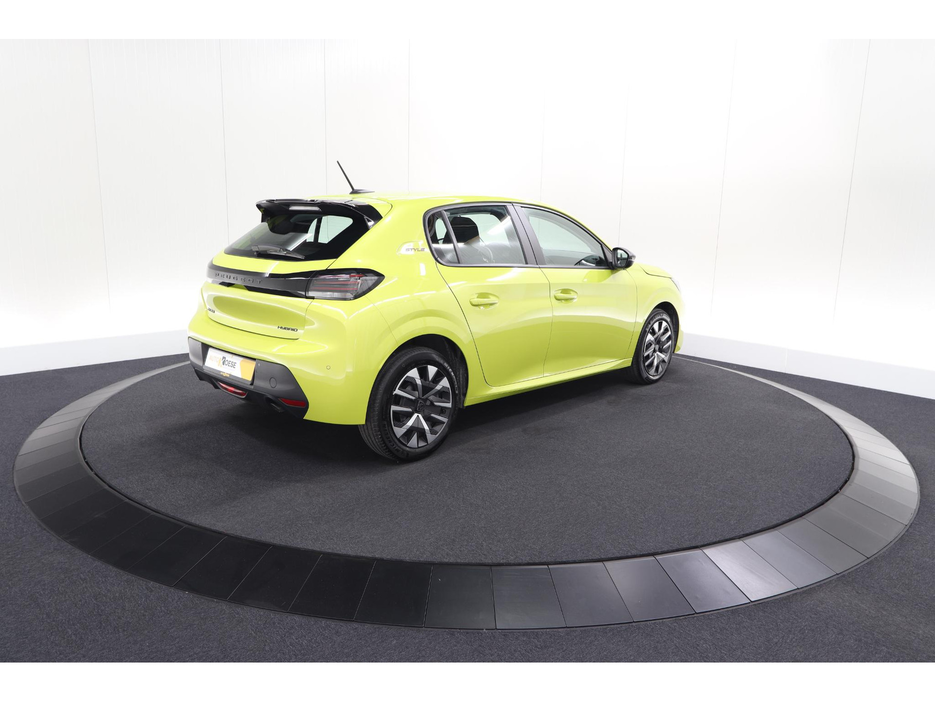 Peugeot 208 1.2 Hybrid 110 e-DCS6 Style | Parkeersensoren | Apple Carplay | Cruise Control | Airco