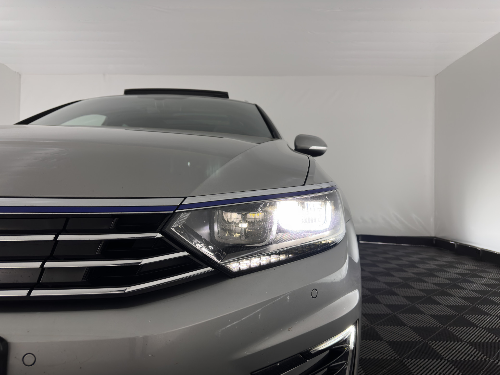 Volkswagen Passat Variant 1.4 TSI GTE Highline Plug-in Aut. *PANO | LEATHER-ALCANTARA | FULL-LED | CAMERA | NAVI-FULLMAP | ADAPTIVE-CRUISE | HEATED-ERGONOMIC-SPORTSEATS | KEYLESS | PDC | ECC | PRIVACY-GLASS | TOWBAR | AMBIENT-LIGHT | KEYLESS | ..