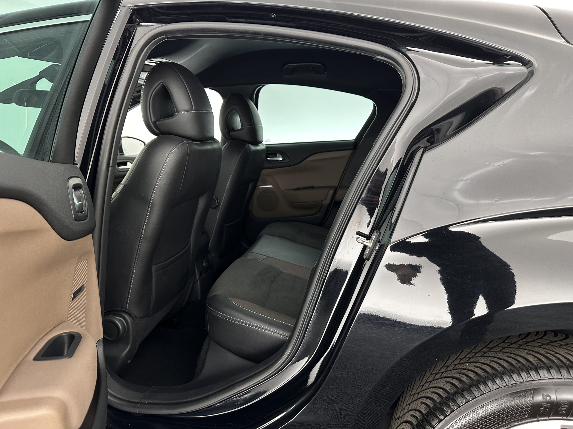 DS 4 1.6 BlueHDi Chic *PANO-WINDOW | FULL-LED | LEATHER-ALCANTARA | HEATED-COMFORTSEATS | NAVI-FULLMAP | DAB | CAMERA | PRIVACYGLASS | ECC | PDC | CRUISE | KEYLESS | TOWBAR | 16''ALU*