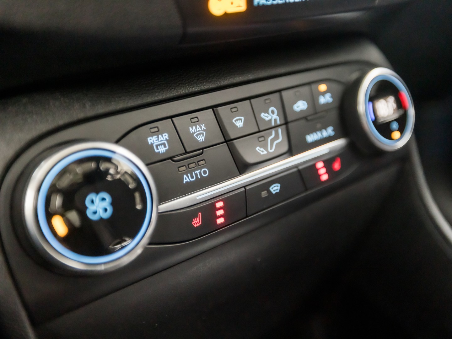 Ford Fiesta 1.0 EcoBoost Vignale (PANORAMADAK, APPLE CARPLAY, CAMERA, LEDER, STOELVERWARMING, SPORTSTOELEN, GETINT GLAS, KEYLESS, NIEUWSTAAT)