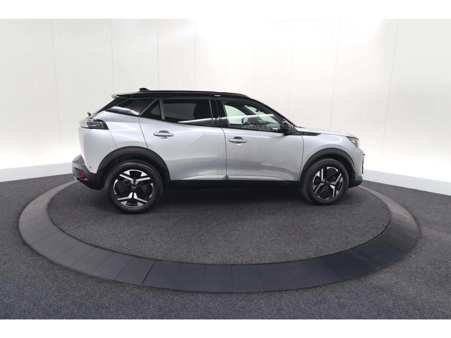 Peugeot 2008 PureTech 130 EAT8 GT | 360 Camera | Adaptieve Cruise Control | Dodehoekdetectie | Navigatie