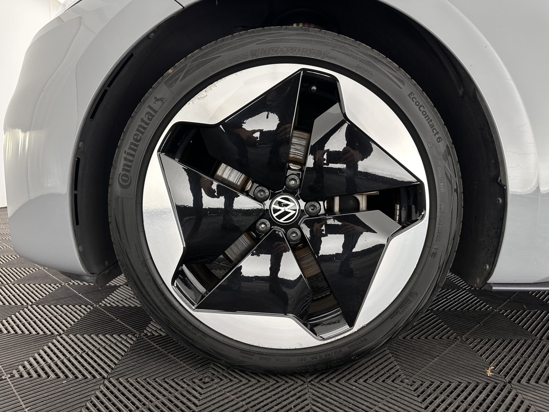 Volkswagen ID.3 First Max 58 kWh [ 3-Fase-11kW ] {SOH-92%} (INCL-BTW) *PANO | HEAD-UP | ADAPTIVE-CRUISE | FULL-LED | BLINDSPOT | CAMERA | KEYLESS | MICROFIBRE | AMBIENTLIGHT | NAVI-FULLMAP | DAB+ | ECC | HEATED-SPORTSEATS | DIGI-COCKPIT | 20"ALU*