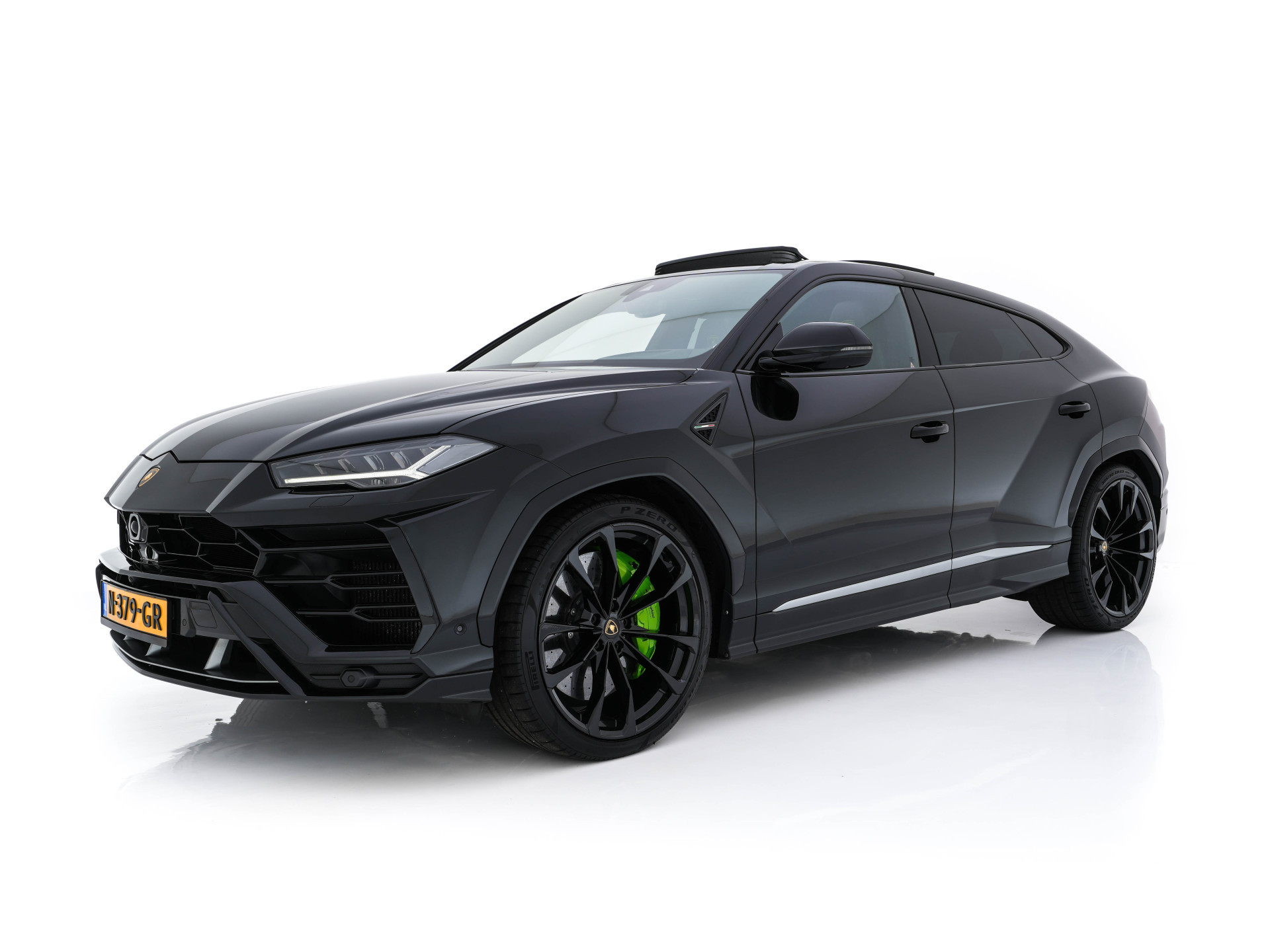 Lamborghini Urus 4.0 V8 Pearl Capsule (INCL-BTW) *CERAMIC-BRAKES | PANO | HEAD-UP | SOFT-CLOSE | LEATHER-ALCANTARA | FULL-LED | NIGHT-VISION | BANG&OLUFSEN | MEMORY-PACK | HEATED-SPORTSEATS | TOP-VIEW | ADAPTIVE-CRUISE | ...