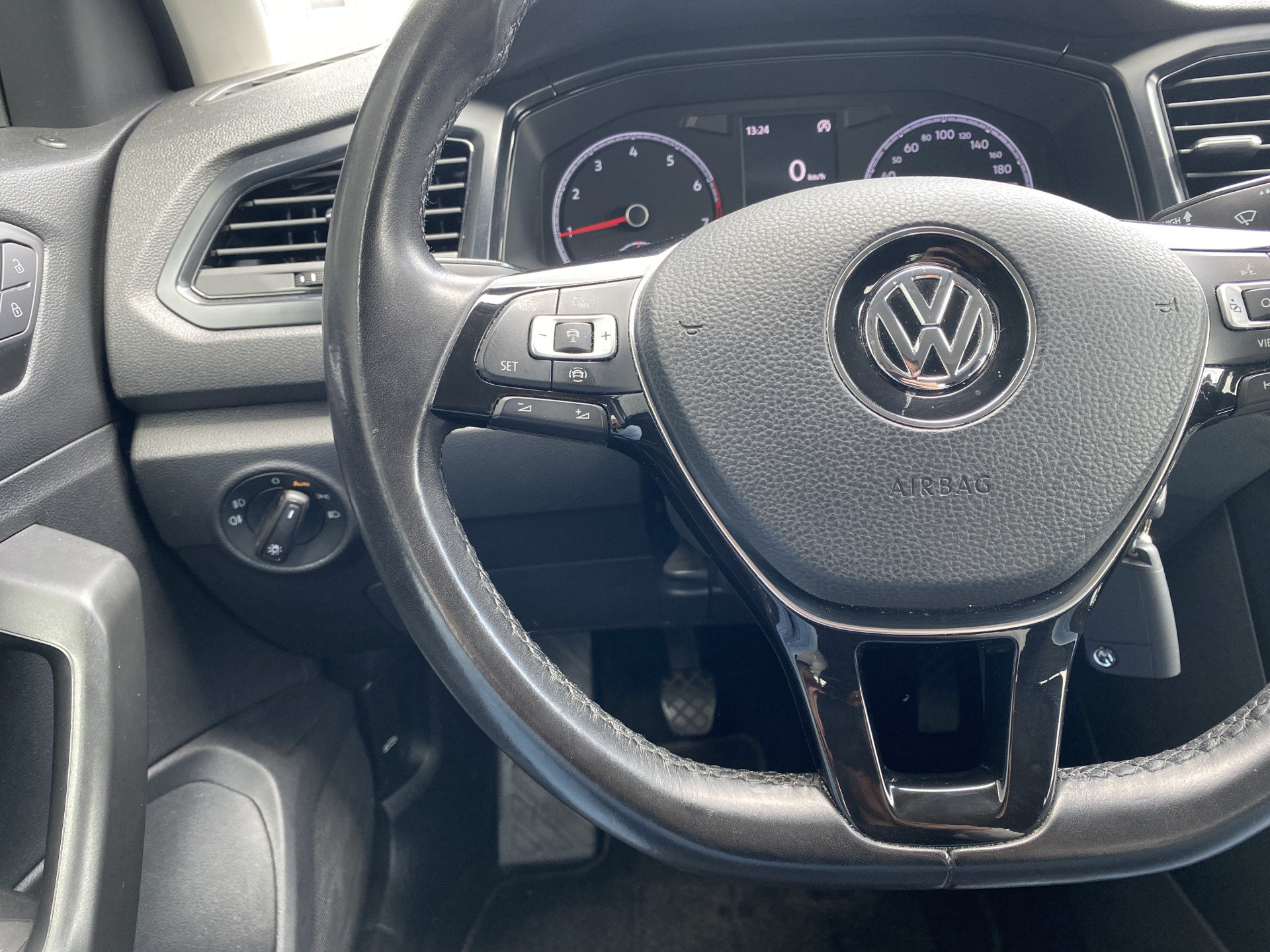 Volkswagen T-Roc 1.0 TSI Style 116 pk | adaptieve cruise control | navigatie | parkeersensoren | all season banden | climate control