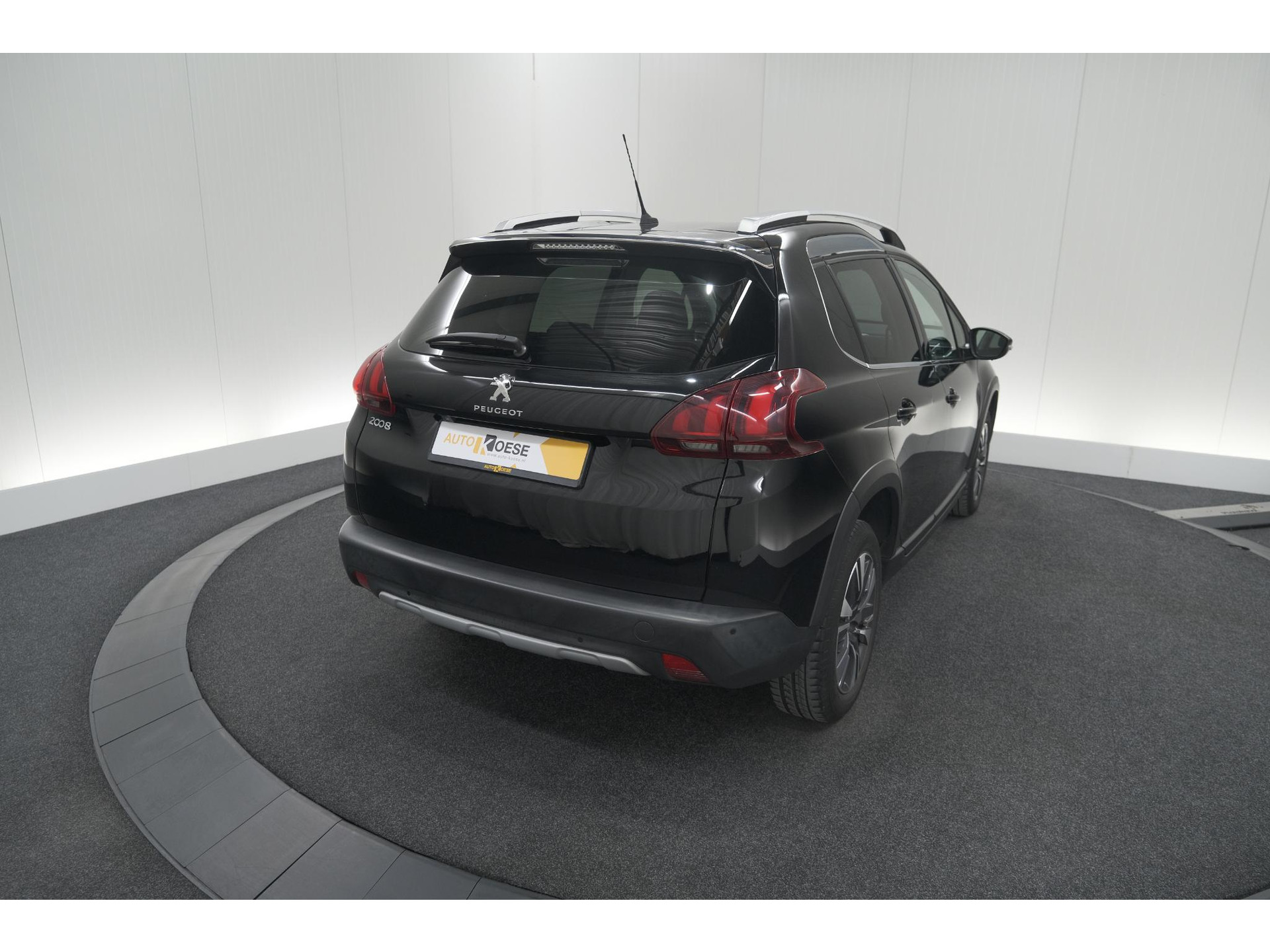 Peugeot 2008 PureTech 110 Allure | Panoramadak | Navigatie | Camera | Parkeersensoren