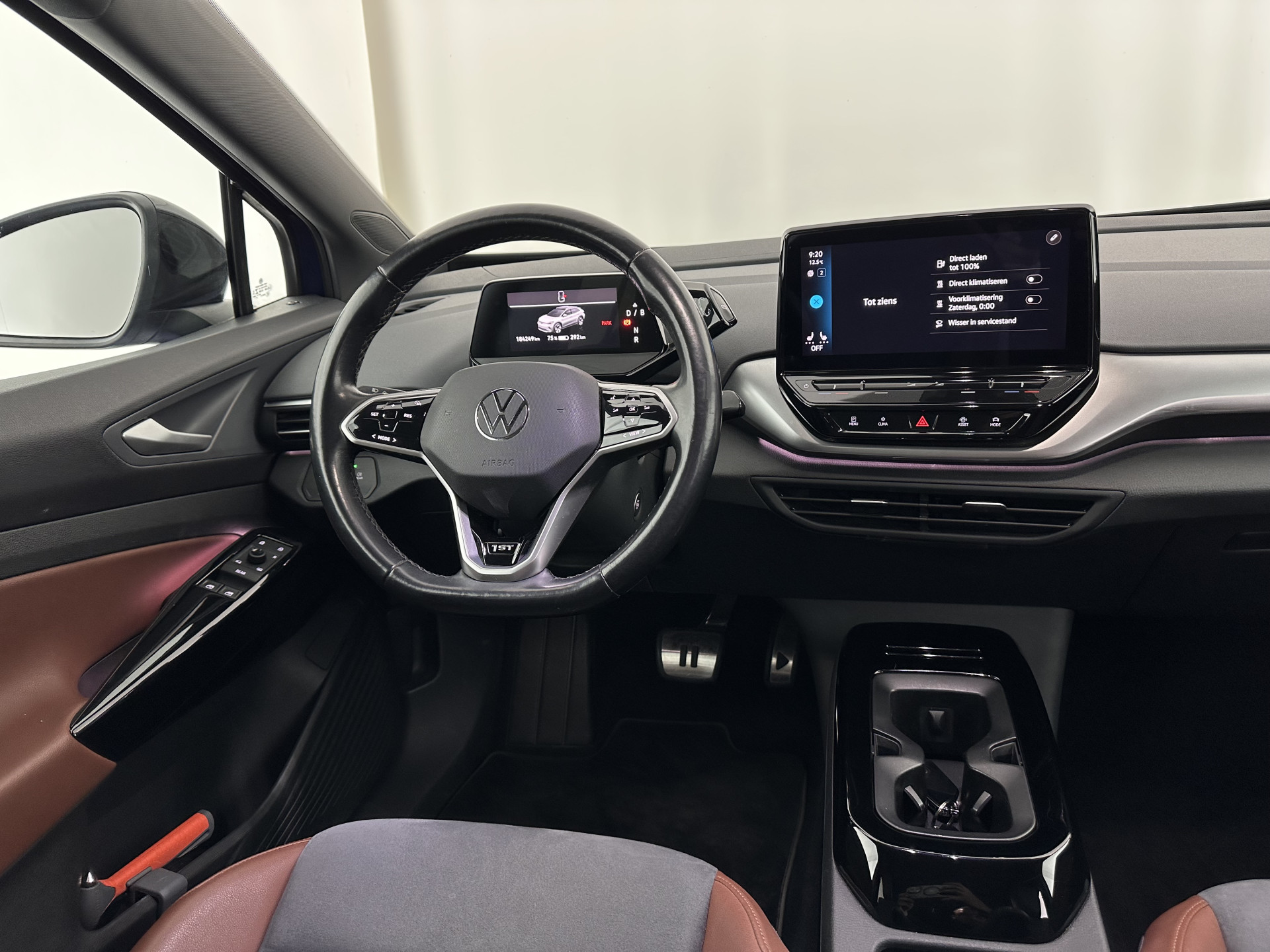 Volkswagen ID.4 First 77 kWh [ 3-Fase-11kW ] {SOH-83%} (INCL-BTW) *LEATHER-MICROFIBRE | FULL-LED | ADAPTIVE-CRUISE | HEATED-COMFORTSEATS | DIGI-COCKPIT | AMBIENTLIGHT | NAVI-FULLMAP | PDC | TOWBAR | PRIVACY-GLASS | CAMERA | 20''ALU*