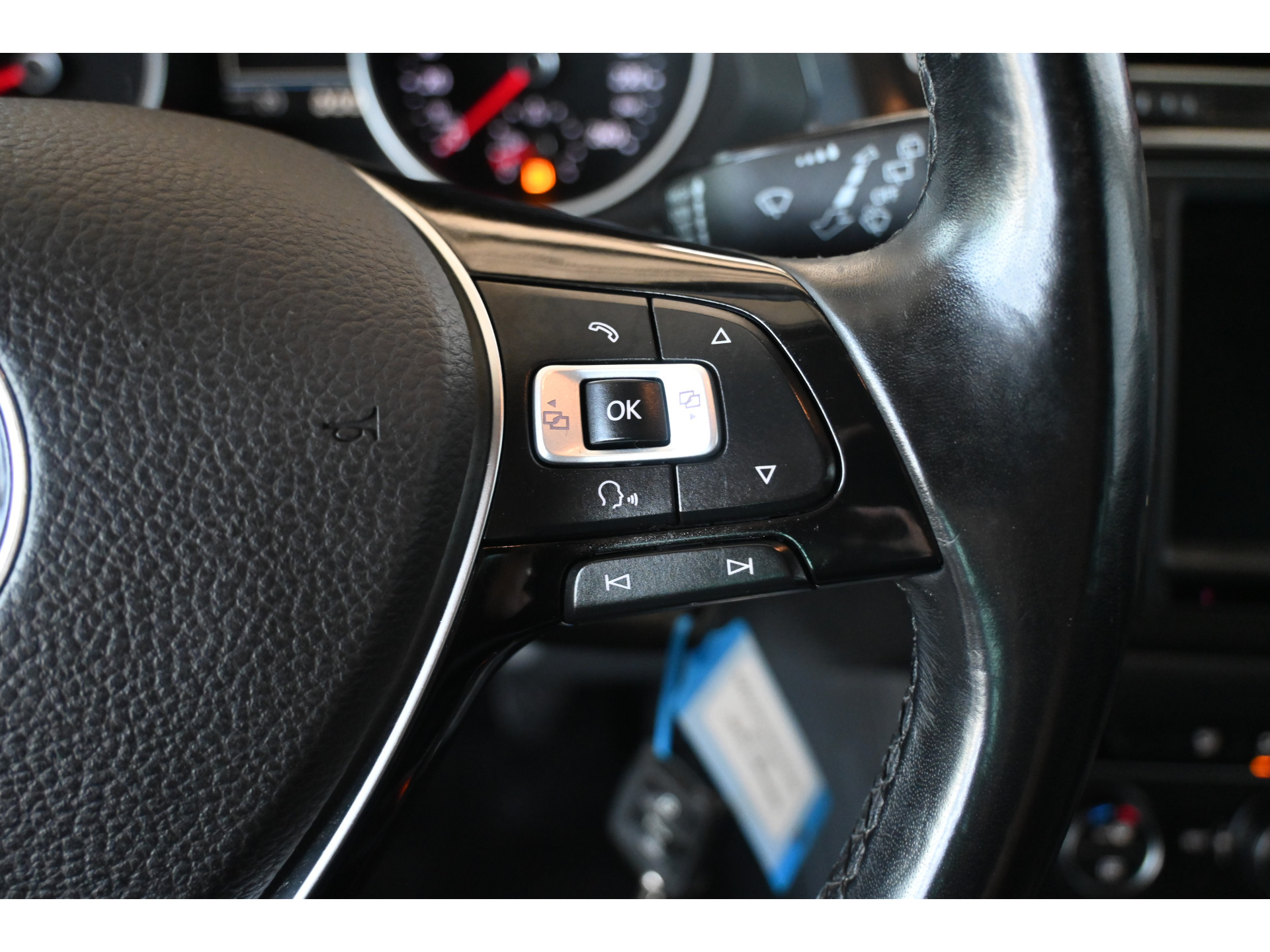 Volkswagen Tiguan 1.4 TSI Highline R-Line Clima Navigatie Carplay 1e Eigenaar Trekhaak Rijklaarprijs! Inruil Mogelijk!