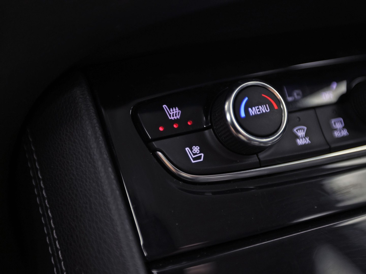 Opel Grandland X 1.2 Turbo Innovation Sport (APPLE CARPLAY, STOELKOELING/VERWARMING, MEMORY SEAT, 360 CAMERA, LEDER, GETINT GLAS, STUURWIEL VERWARMD, NIEUWE APK, NIEUWSTAAT)
