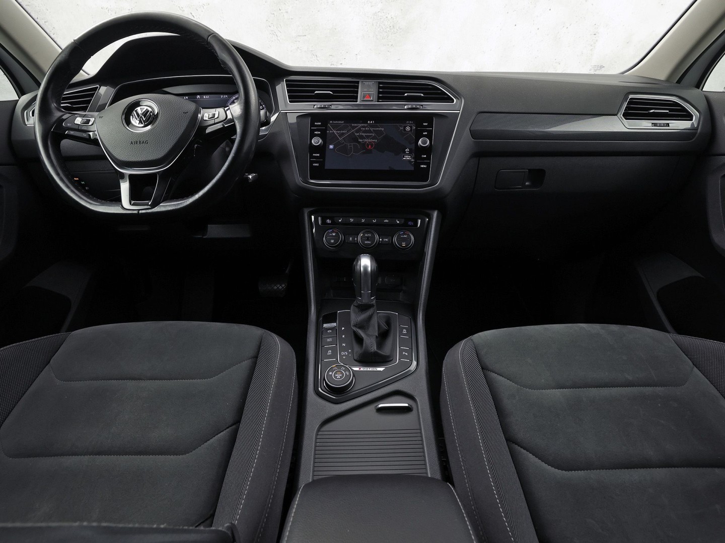 Volkswagen Tiguan 1.4 TSI 4Motion R-Line Sport 150Pk Automaat (VIRTUAL COCKPIT, APPLE CARPLAY, MODE KNOP, GROOT NAVI, ALCANTARA, STOELVERWARMING, SPORTSTOELEN, GETINT GLAS, ADAPTIVE CRUISE, NIEUWSTAAT)