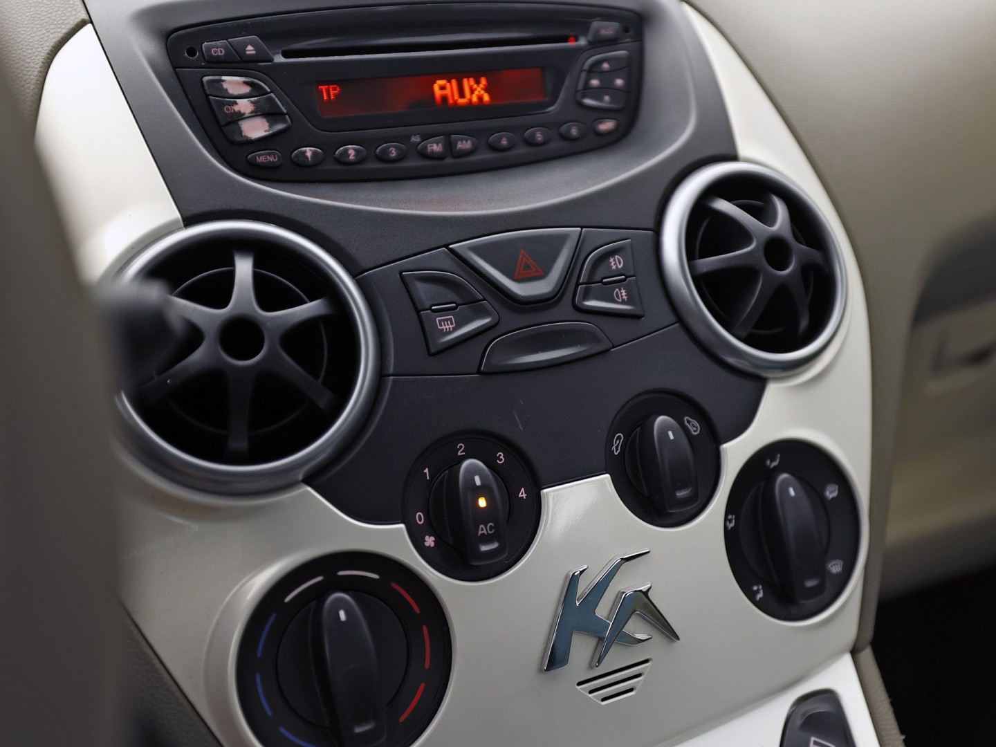 Ford Ka 1.2 Titanium (AIRCO, RADIO, SPORTSTOELEN, ELEK RAMEN, NIEUWE APK, NIEUWSTAAT)