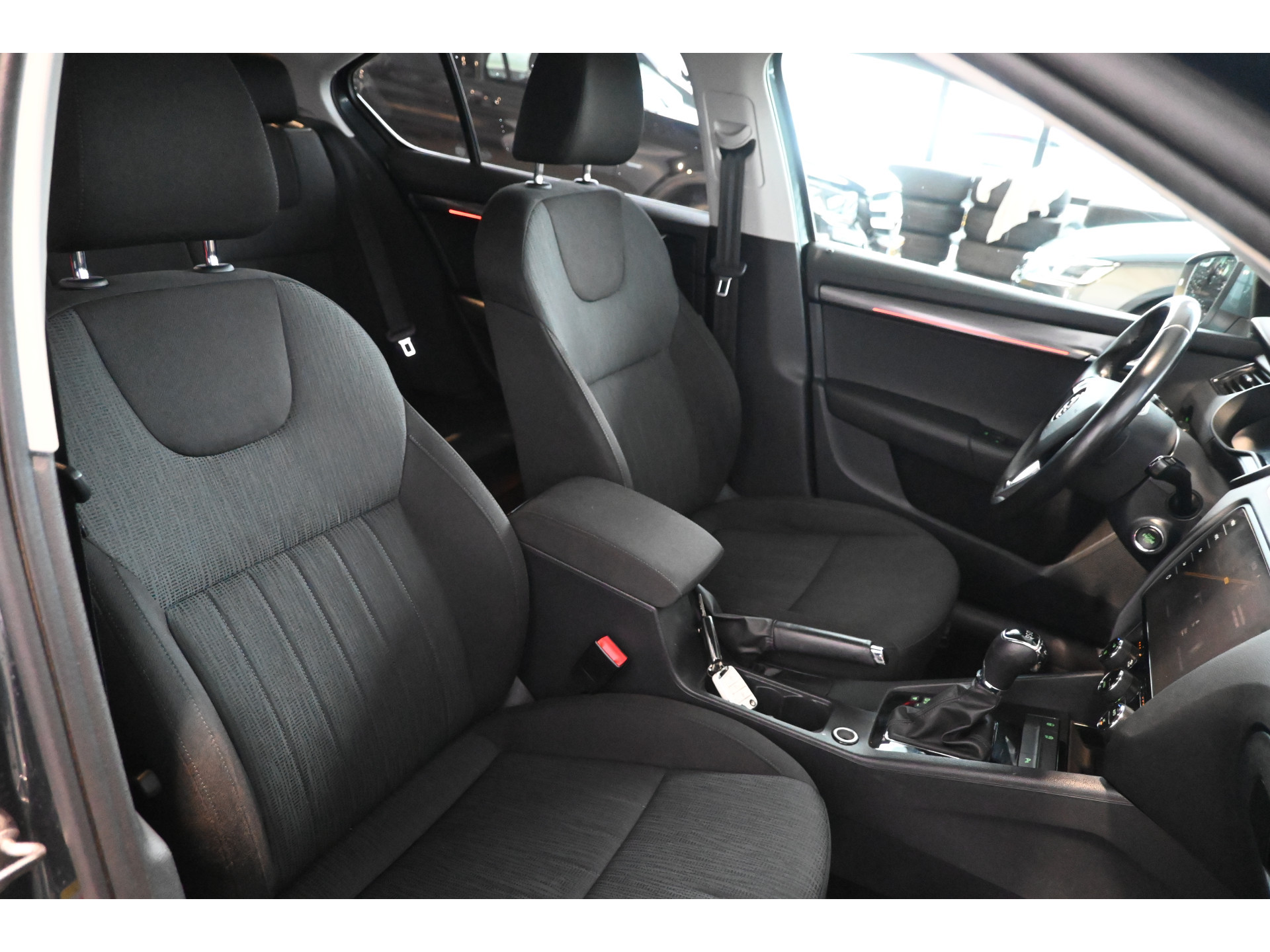 ŠKODA Octavia 1.0 TSI Greentech Style Business Automaat Navigatie Carplay Stoelverwarming Inruil Mogelijk!
