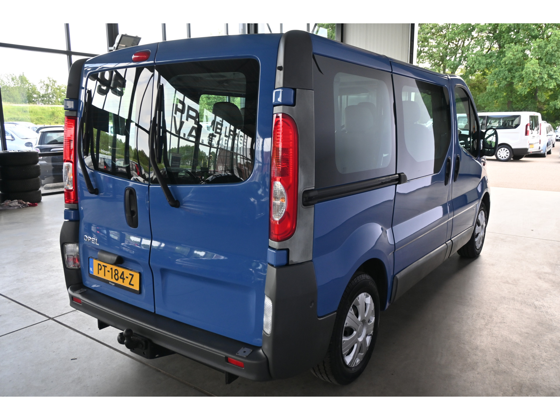 Opel Vivaro Combi 2.5 CDTI L1H1 Automaat 9 Persoons Airco Trekhaak Rijklaarprijs! Inruil Mogelijk!