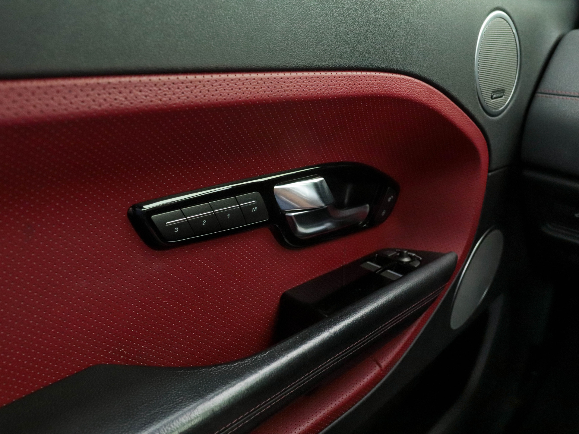 Land Rover Range Rover Evoque Coupé 2.2 eD4 Prestige *WRAPPED | XENON-PLUS | LEATHER | MERIDIAN-SOUNDSYSTEM | CAMERA | CRUISE | MEMORY-PACK | SPORT-SEATS | PRIVACY-GLASS | KEYLESS | ECC | TOWBAR | PDC | 19"ALU*