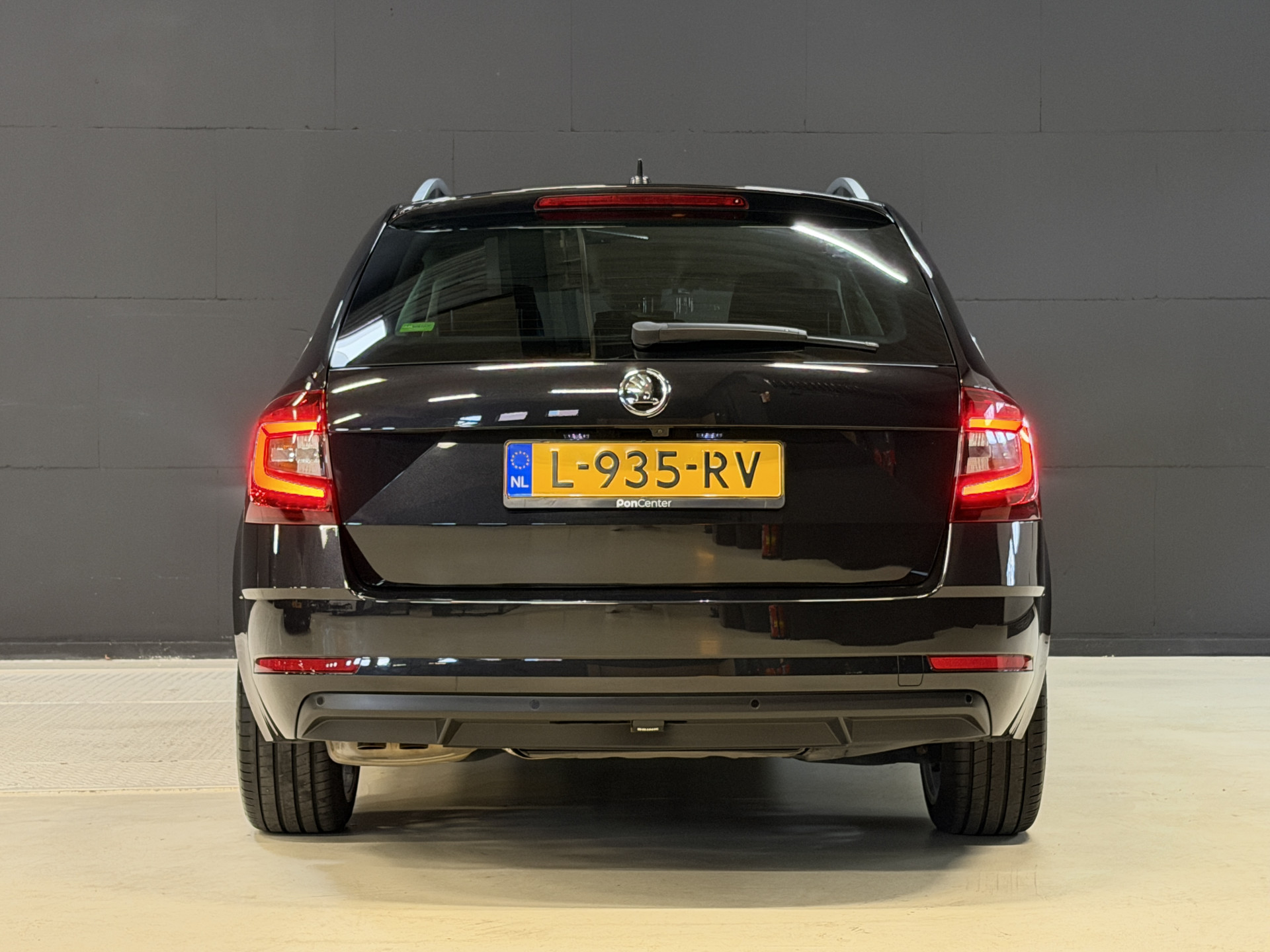 ŠKODA Octavia Combi 2.0 TSI 191PK Style Business | Leder | Adaptive cruise | Afn. trekhaak | Camera | Carplay | Dealer onderhouden
