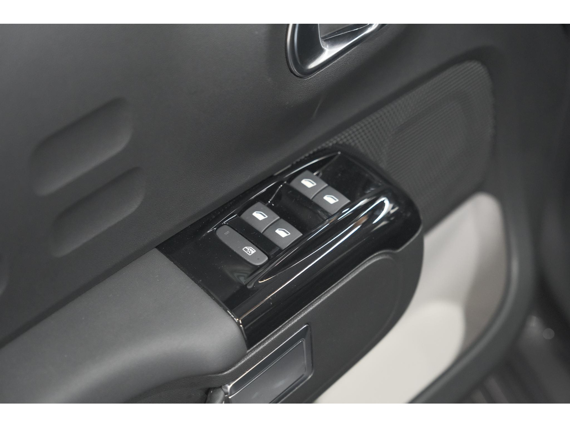 Citroen C3 PureTech 82 Max | Trekhaak | Keyless | Camera | Parkeersensoren | Navigatie | Stoelverwarming