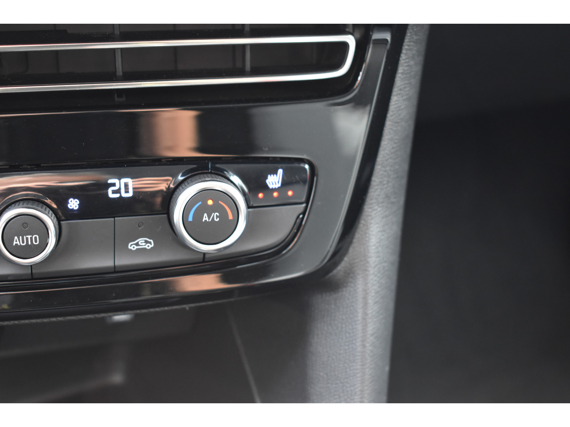 Opel Mokka 1.2 Turbo Elegance Automaat Navi/Carplay Stoelverwarming Juni 2023