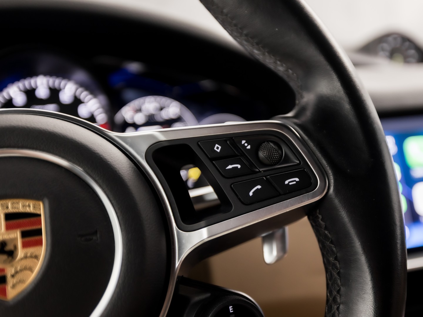 Porsche Cayenne 3.0 E-Hybrid Sport 463Pk (SPORTCHRONO PAKKET, LUCHTVERING, SOH 95%, BLACK PACK, APPLE CARPLAY, MEMORY SEATS, STOELVERWARMING, GETINT GLAS, CAMERA, NIEUWSTAAT)