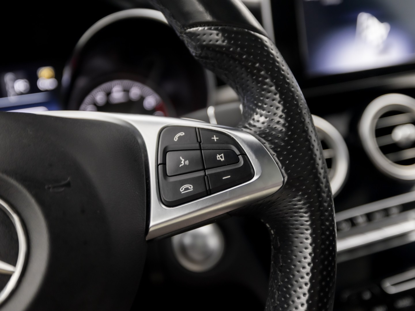 Mercedes-Benz C-Klasse 180 AMG Sport 156Pk Automaat (PANORAMADAK, NAVIGATIE, LEDER, ELEK SPORTSTOELEN, STOELVERWARMING, ELEK ACHTERKLEP, GETINT GLAS, ZWART HEMEL, NIEUWSTAAT)
