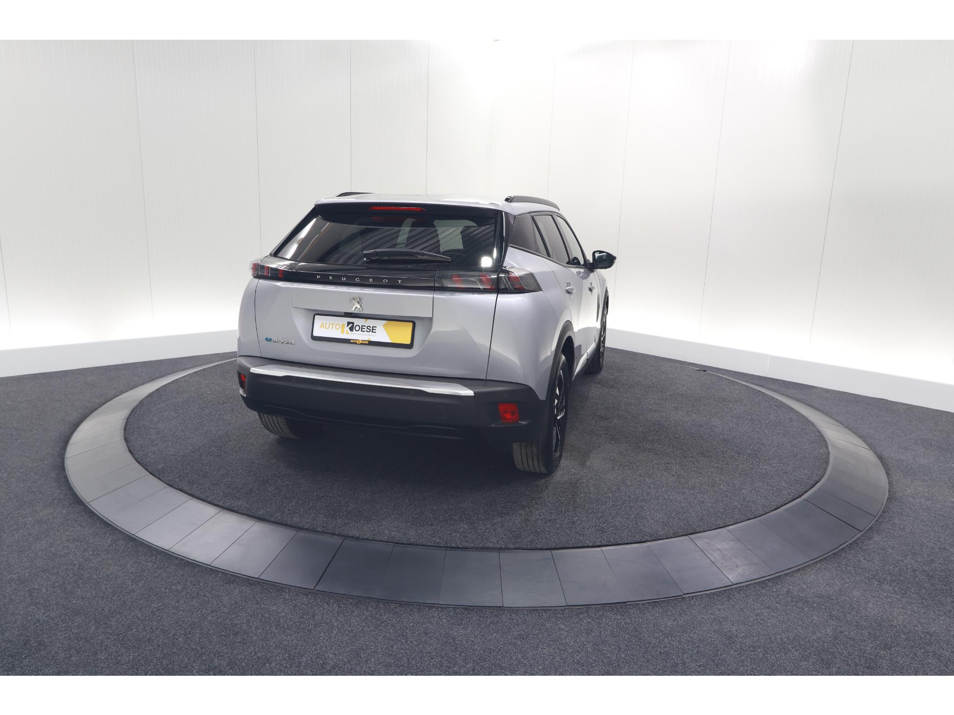 Peugeot e-2008 EV Allure Pack 50 kWh | 3 Fase Laadfunctie | Camera | Navigatie | Parkeersensoren | Apple Carplay