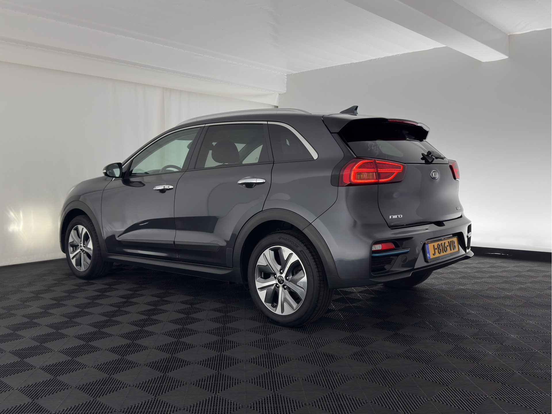Kia e-Niro ExecutiveLine 64 kWh (3-Fase) {SOH-100%) (INCL-BTW)  Aut *HEATPUMP | LEATHER | FULL-LED | NAVI-FULLMAP | ADAPTIVE-CRUISE | CAMERA | MEMORY-PACK | LANE-ASSIST | KEYLESS | DIGI-COCKPIT | PRIVACY-GLASS | AMBIENT-LIGHT | 17"ALU*