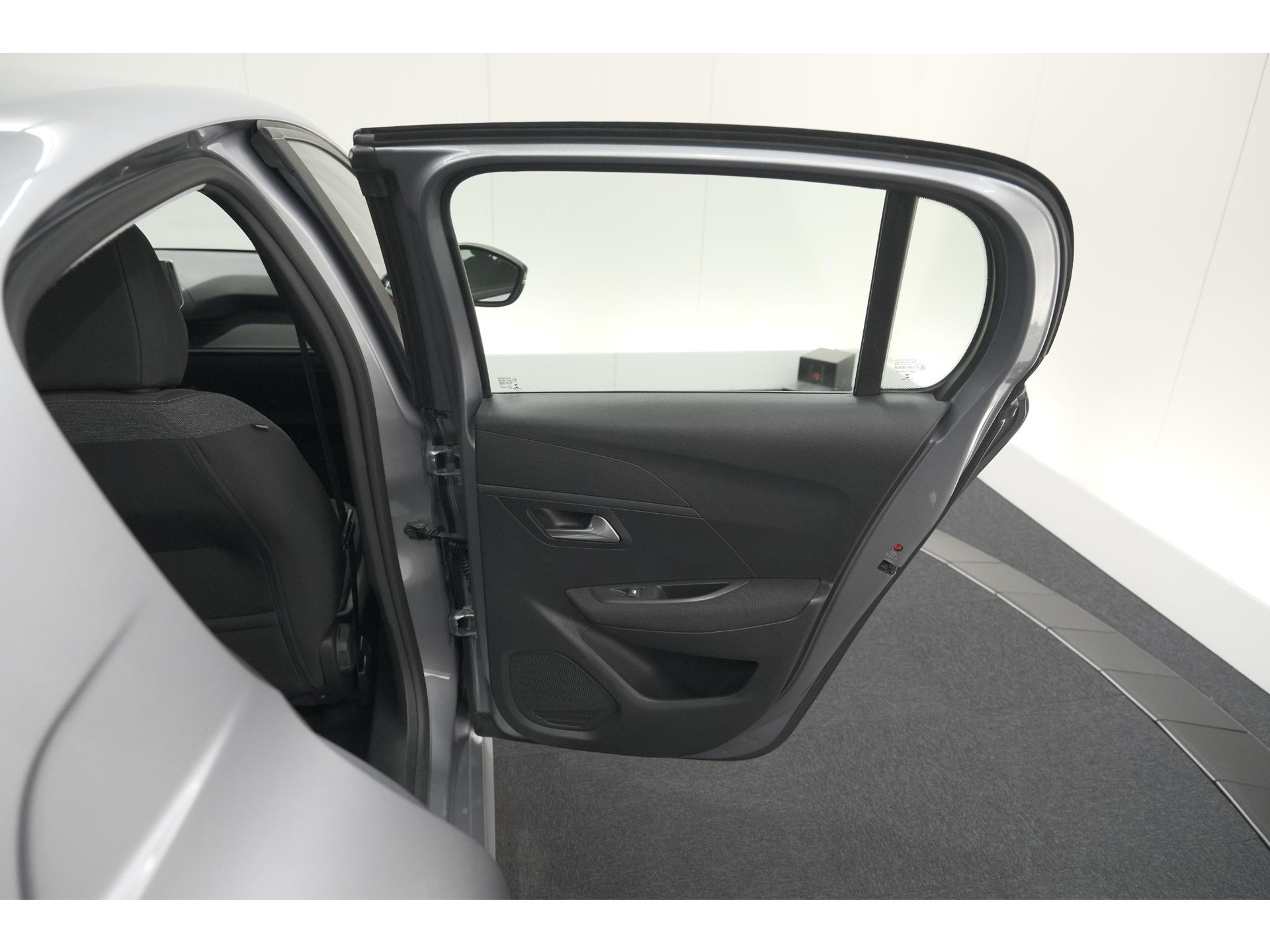 Peugeot 208 PureTech 75 Active Pack | Navigatie | Parkeersensoren | Apple Carplay | Allseason Banden