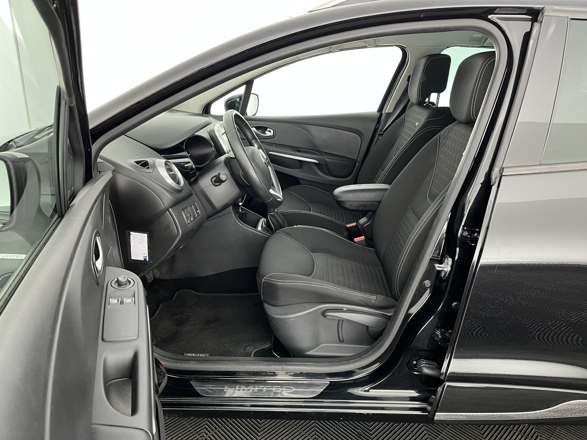 Renault Clio Estate 1.5 dCi ECO Dynamique *NAVI-FULLMAP | AIRCO | CRUISE | KEYLESS | COMFORTSEATS | BASS-REFLEX-AUDIO | PRIVACYGLASS | 16"ALU*