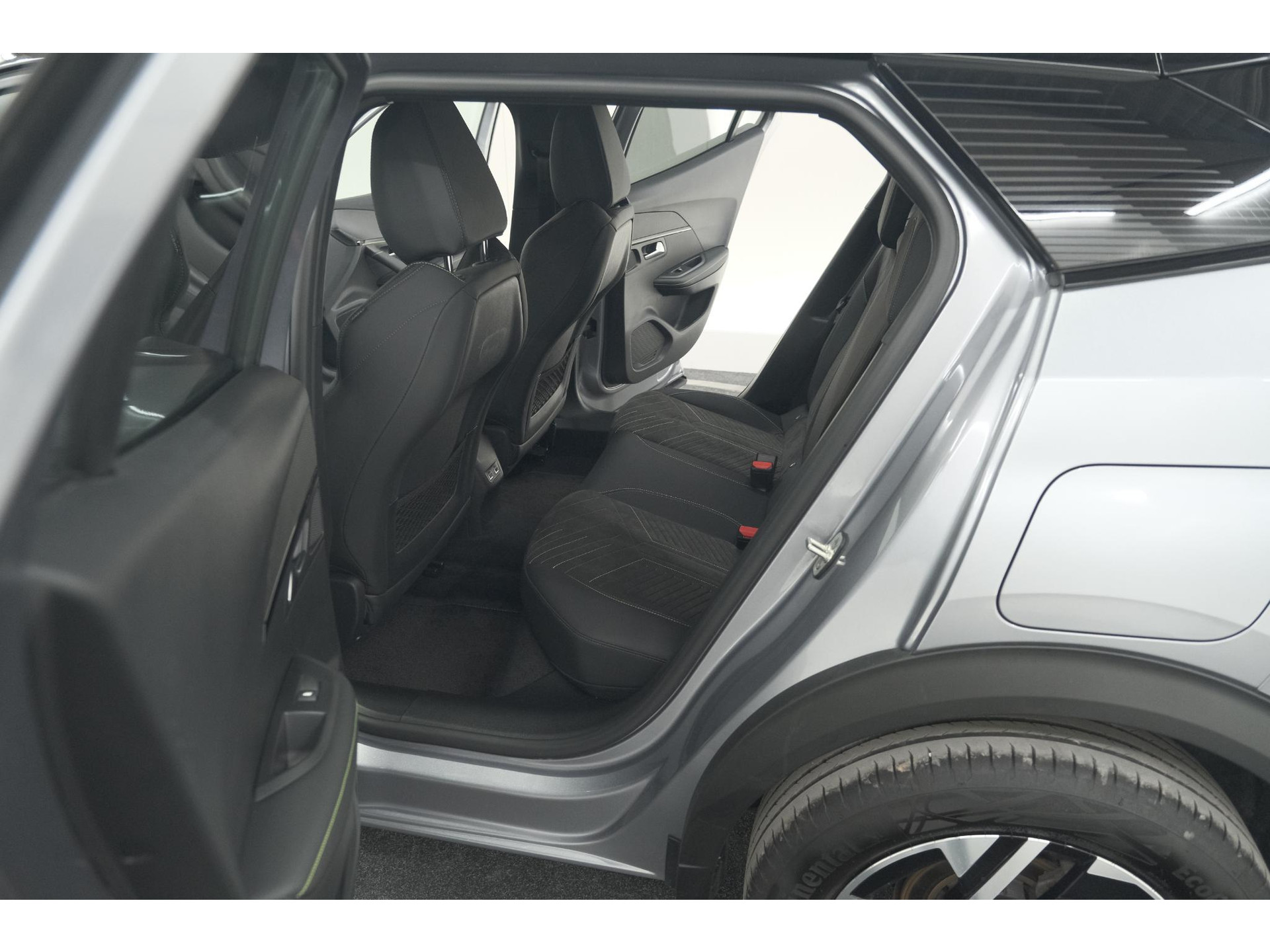 Peugeot 2008 PureTech 130 EAT8 GT | 360 Camera | Stoelmassage | Adaptieve Cruise Control | Dodehoekdetectie