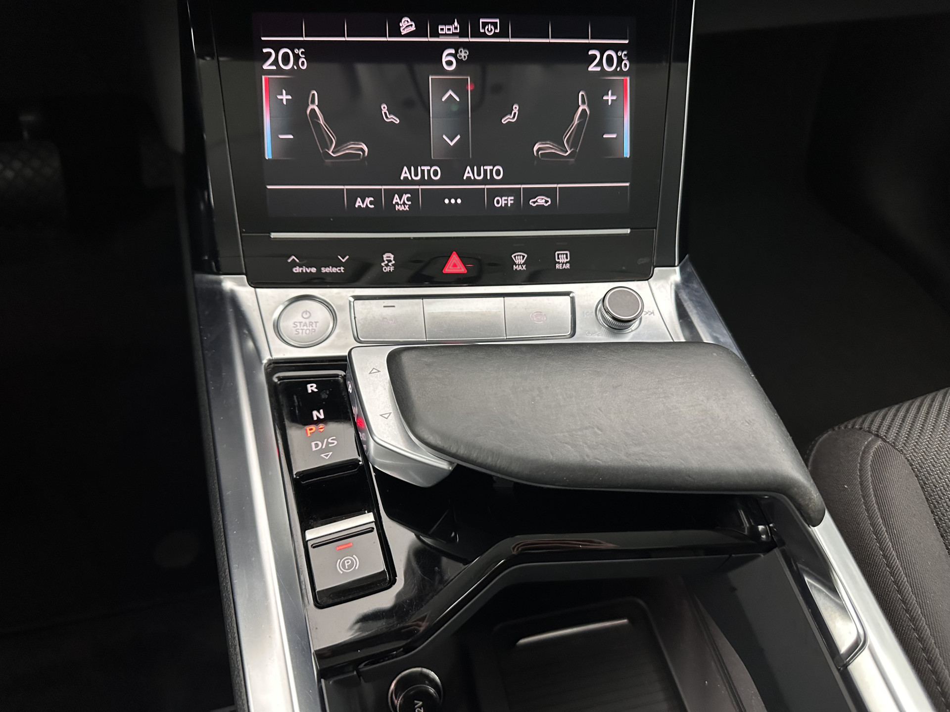 Audi e-tron 50 quattro Business edition 71 kWh [ 3-Fase-11kW ] {SOH-99%} (INCL-BTW) Aut. *HEATPUMP | FULL-LED | DIGI-COCKPIT | NAVI-FULLMAP | MEMORY-PACK |  COMFORTSEATS | KEYLESS | AUDI-SOUND | SHIFTPADDLES | DAB+ | ECC | DRIVE-SELECT | PDC | CRUISE | TO