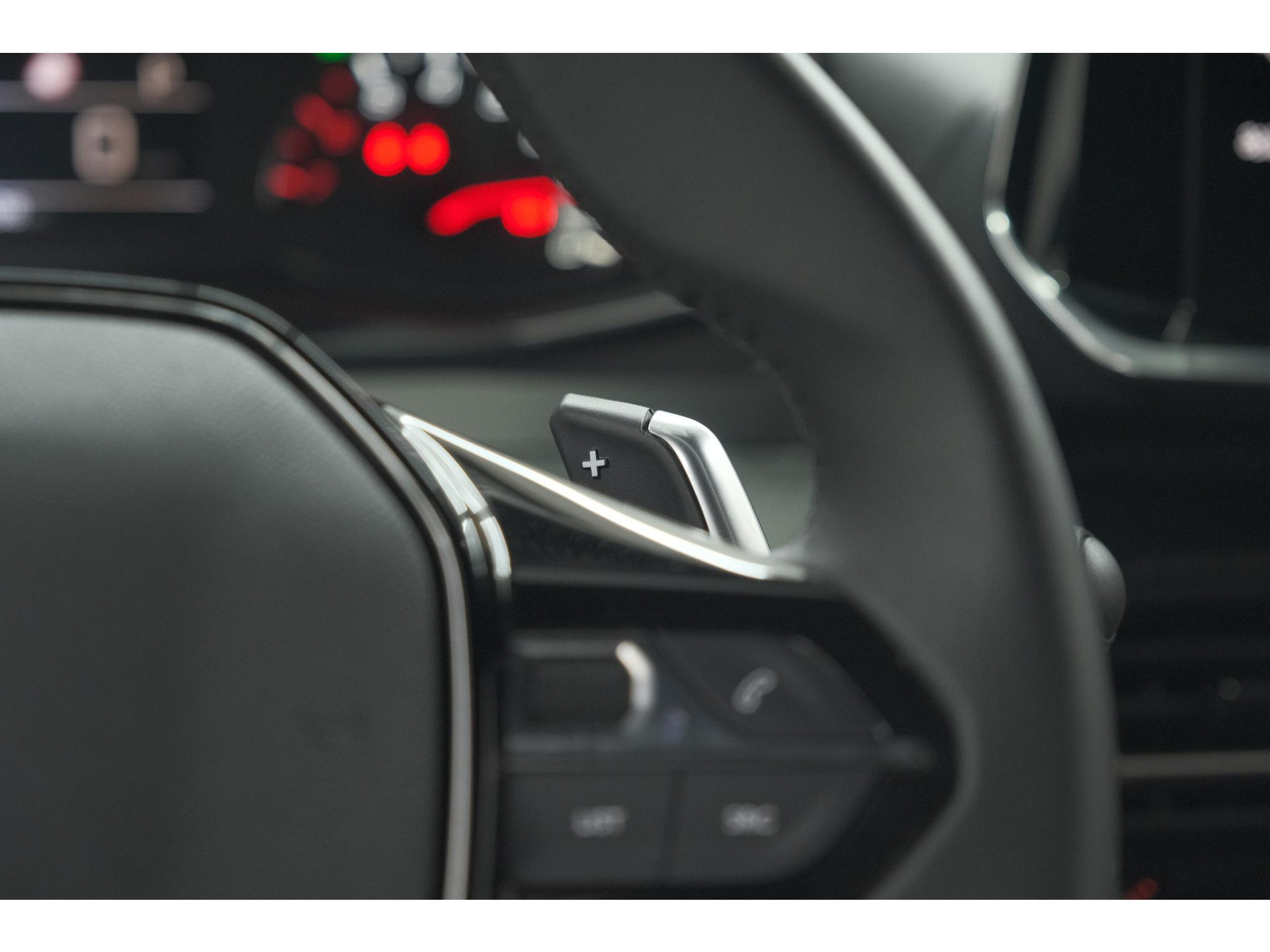 Peugeot 2008 PureTech 130 EAT8 Active Pack | Parkeersensoren | Apple CarPlay | Climate Control | Stoelverwarming