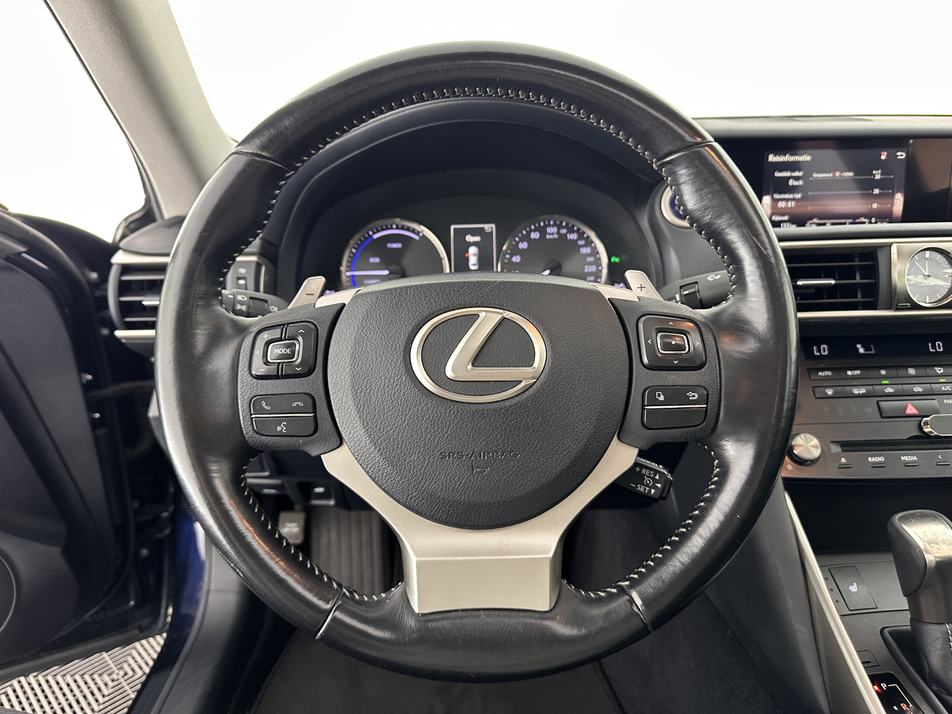 Lexus IS 300h Hybrid Business Line Aut. *PANO | LEATHER-MICROFIBRE | FULL-LED | NAVI-FULLMAP | HEATED-COMFORTSEATS | CAMERA | ECC | SHIFT-PADDLES | PDC | CRUISE | 17''ALU*