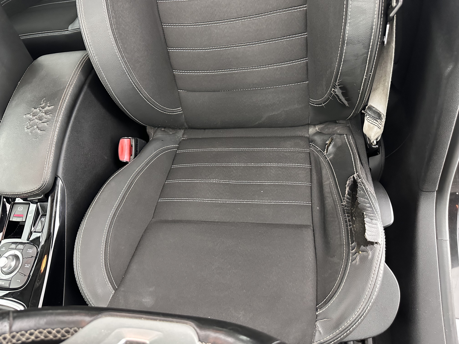 Renault Laguna 2.0 dCi S/S (INCL-BTW) *PANO | LEATHER-MICROFIBRE | BI-XENON | KEYLESS | NAVI-FULLMAP | COMFORT-SEATS | ECC | PDC | CRUISE | TOWBAR | 18''ALU*