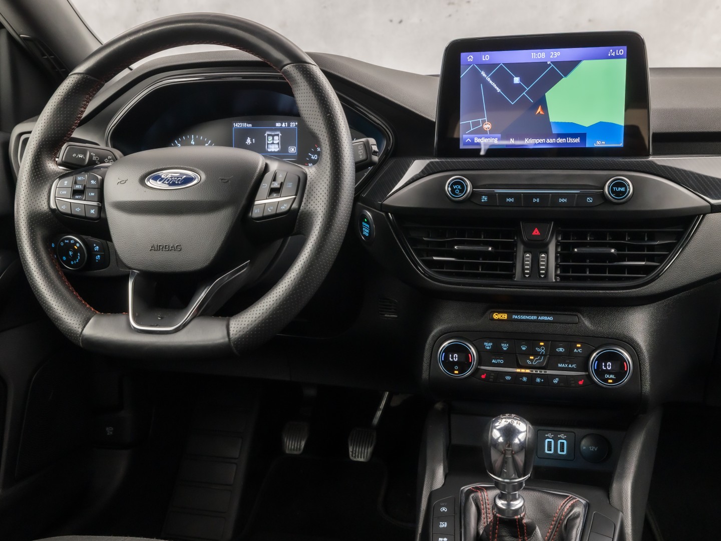 Ford Focus Wagon 1.0 EcoBoost ST Line Sport 125PK (APPLE CARPLAY, GROOT NAVI, STUUR/STOELVERWARMING, GETINT GLAS, CAMERA, ADAPTIVE CRUISE, SPORTSTOELEN, KEYLESS, LANE ASSIST, NIEUWSTAAT)
