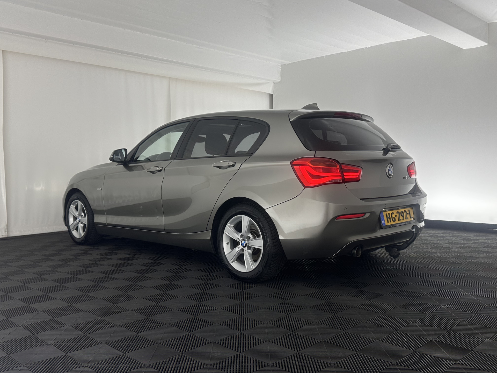 BMW 1-serie 116d EDE Corporate Lease Sport ⚠️GEARBOX AUDIBLE⚠️*PANO | FULL-LED | HEATED-SPORTSEATS | KEYLESS | NAVI-FULLMAP | PRIVACY-GLASS | ECC | PDC | CRUISE | 16''ALU*