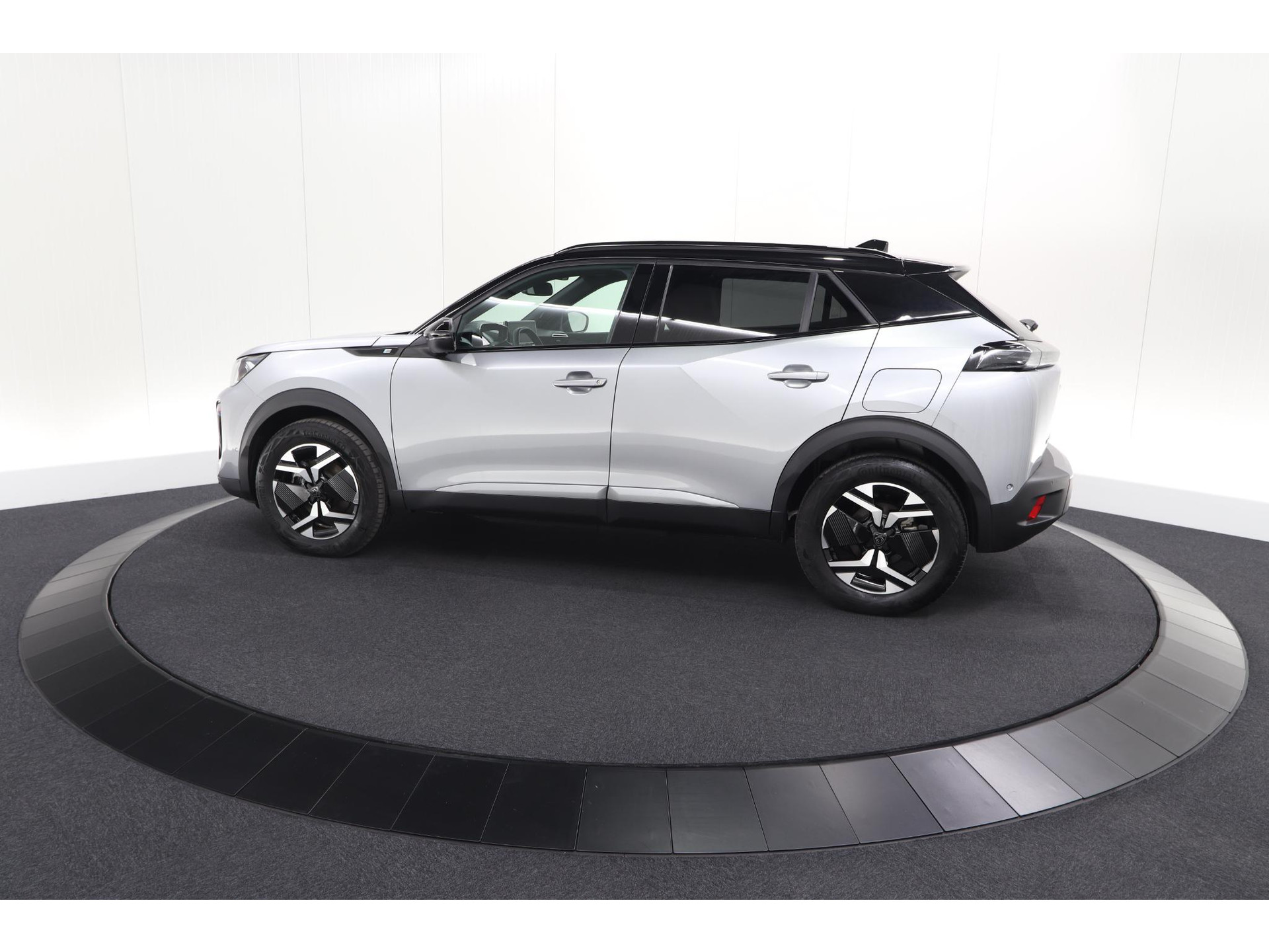 Peugeot e-2008 EV GT 50 kWh | 3 Fase | 360 Camera | Adaptieve Cruise Control | Dodehoekdetectie