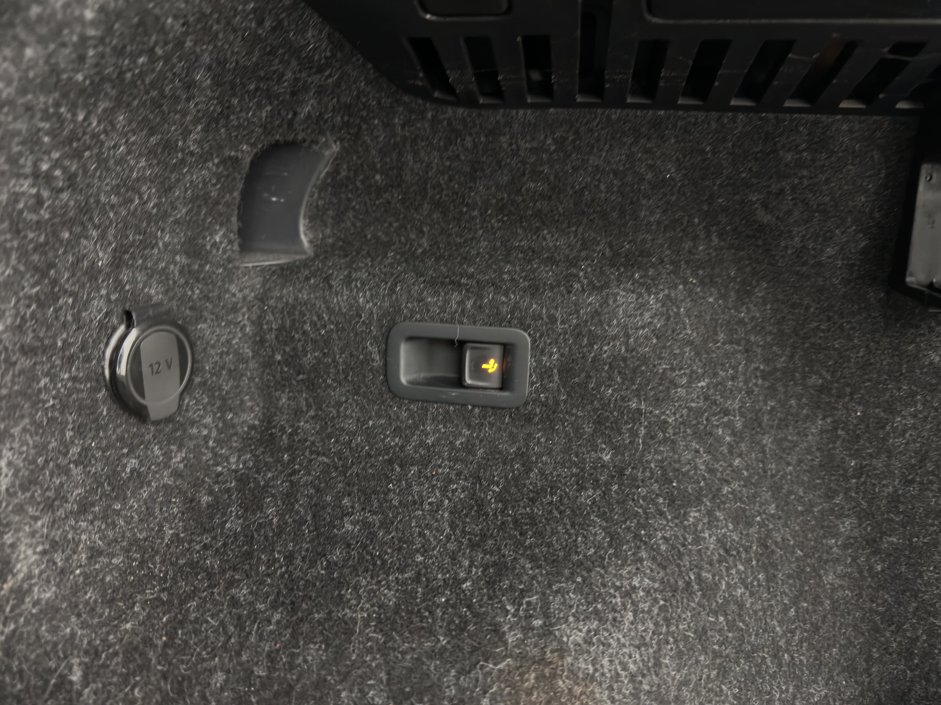 ŠKODA Enyaq iV 80 [ 3-Fase ] {SOH-88% } (INCL-BTW) *LEATHER-FABRIC | FULL-LED | DIGI-COCKPIT | CAMERA | KEYLESS | NAVI-FULLMAP | AMBIENT-LIGHT | ECC | HEATED-COMFORTSEATS | DAB+ | PDC | CRUISE | CARPLAY | TOWBAR | 19"ALU*