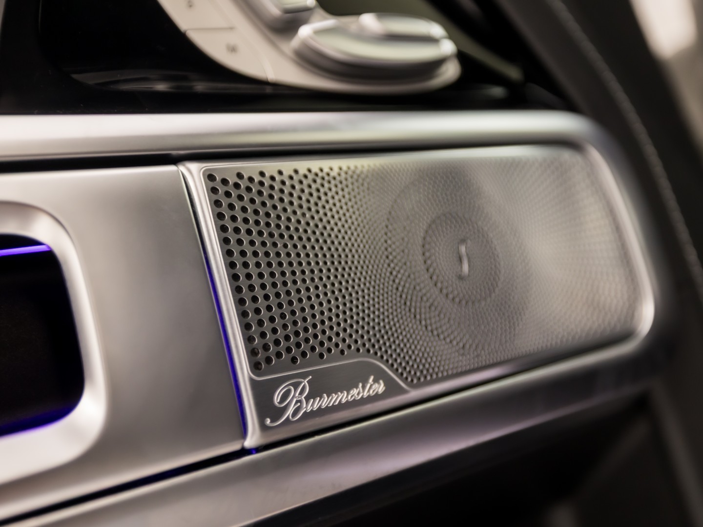 Mercedes-Benz G-Klasse 63 AMG 585Pk (SCHUIFDAK, CARBON PACK, ALCANTARA HEMEL, APPLE CARPLAY, BURMESTER, MASSAGE, STOELKOELING/VERWARMING, ADAPTIVE CRUISE, 360 CAMERA, SFEERVERLICHTING, TREKHAAK, NIEUWSTAAT)