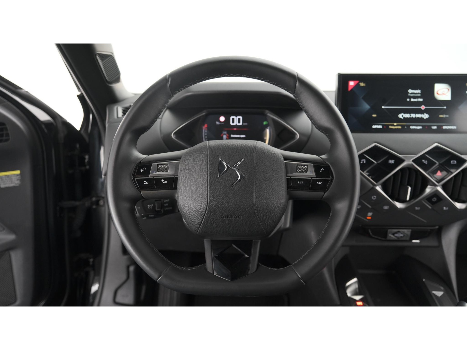 DS 3 Crossback PureTech 100 Montmartre | Parkeersensoren | Apple Carplay | Allseason Banden | Navigatie | Climate Control