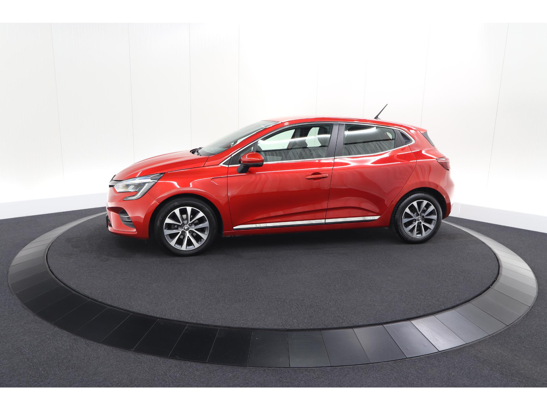 Renault Clio TCe 100 Intens | Dodehoekdetectie | Camera | Apple Carplay | Parkeersensoren