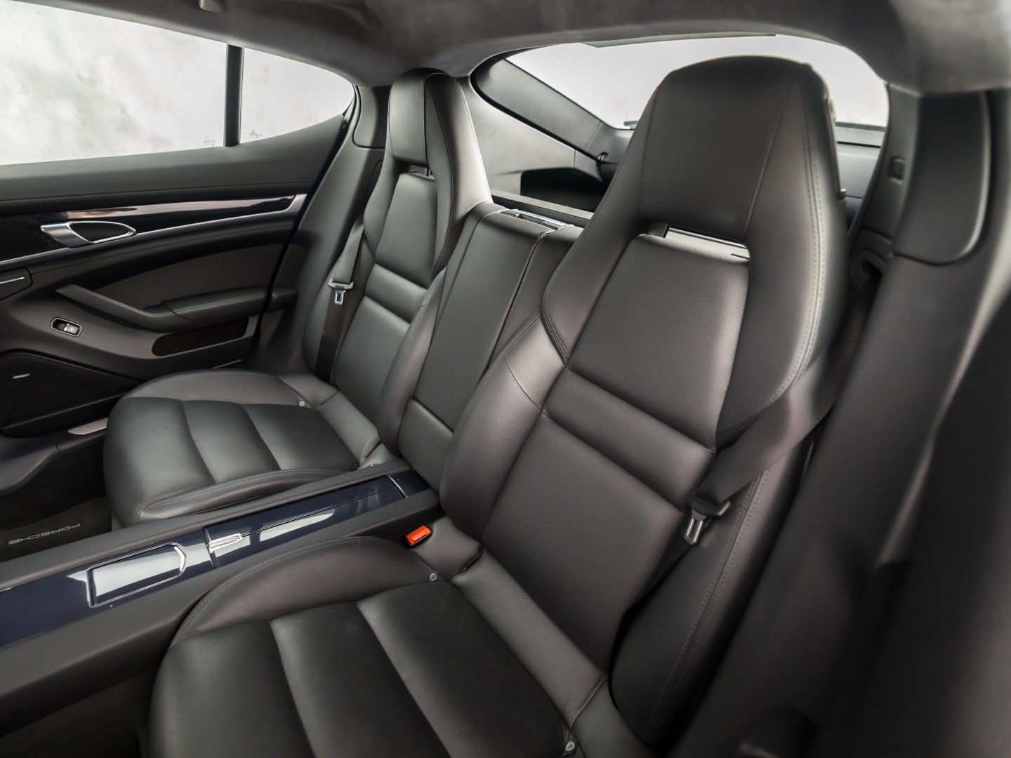 Porsche Panamera 3.6 4 Sport 299Pk Automaat (SCHUIFDAK, LUCHTVERING, NAVIGATIE, BOSE AUDIO, ELEK SPORTSTOELEN, STOELVERWARMING, ELEK SPOILER, PARKEERSENSOREN, NIEUWSTAAT)