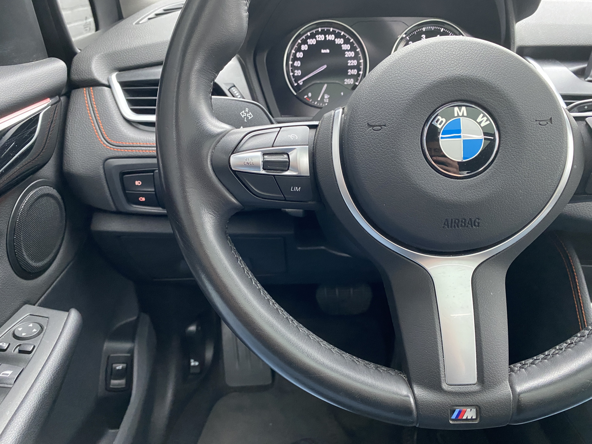 BMW 2-serie Active Tourer 220i High Executive Edition 192 pk M-sport AUT. | dealer onderhouden | navigatie | trekhaak | panoramadak