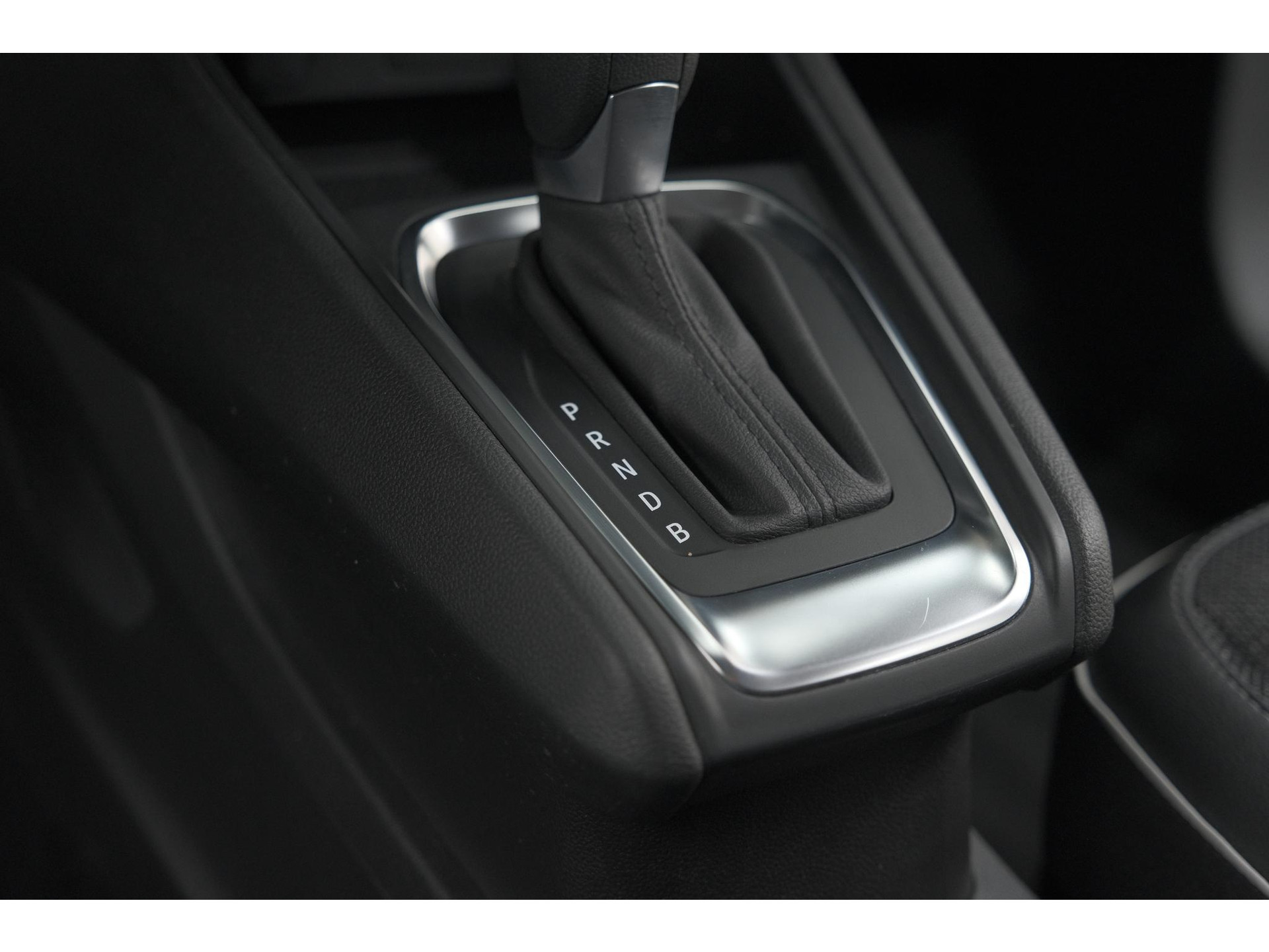 Renault Captur 1.6 E-Tech full hybrid 145 techno | Pack Full Screen | Camera | Navigatie | Allseason Banden